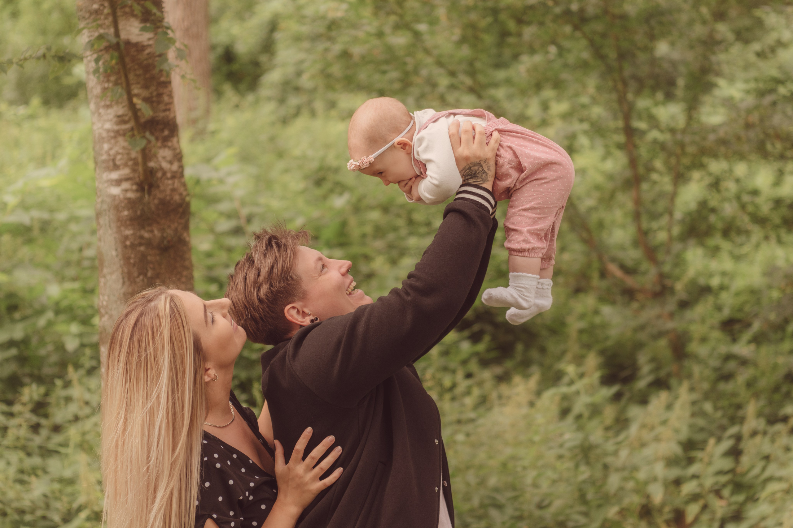 Hayley & Katja. Maternity Newborn and Family photographer Hamburg Claire Hambley