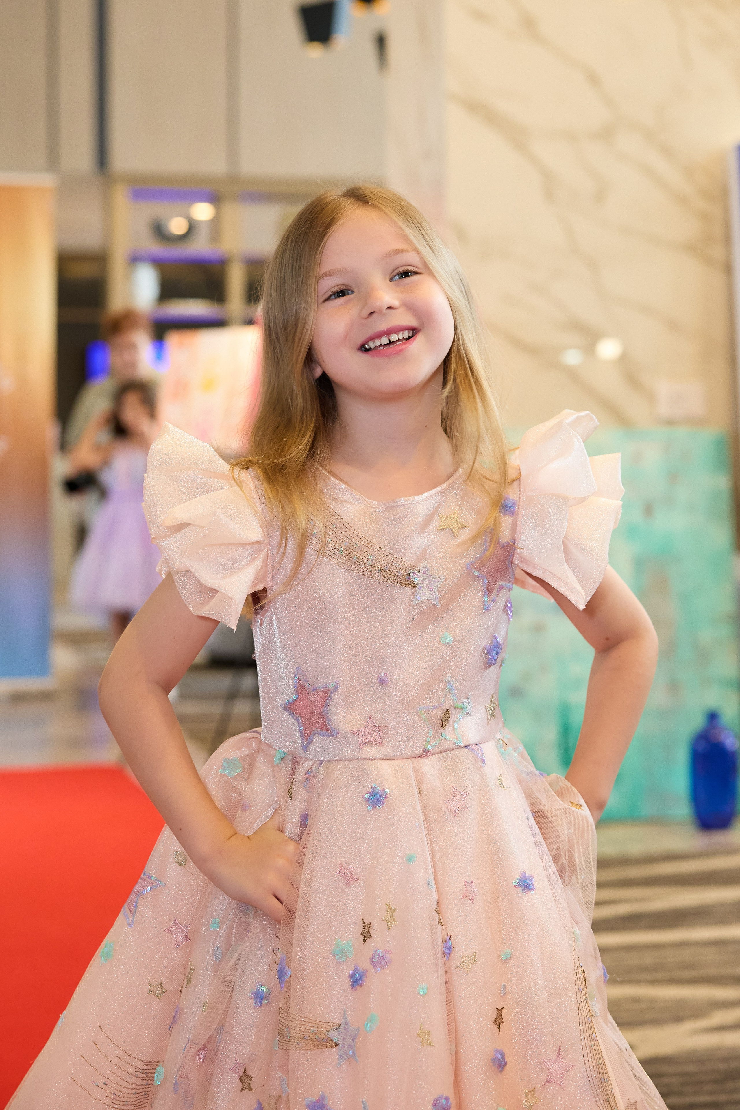 Авторская благотворительная художественная выставка Дианы Бортник. Фотограф Юлия Маковеева