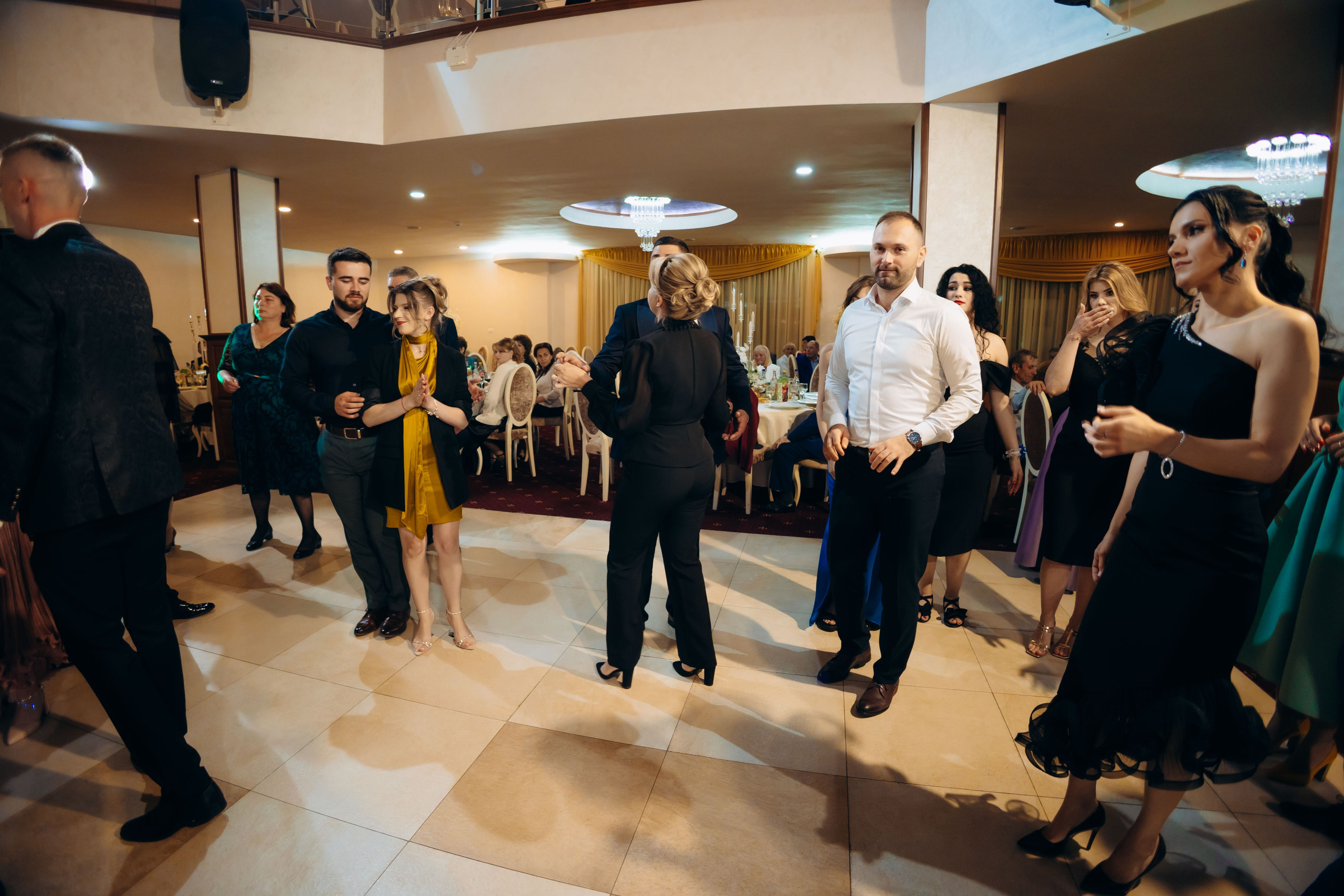 Loredana & Emilian – Ziua Nunții | Videografie - fotografie Botez Suceava, Iași, Botoșani. Servicii foto-video profesionale, pentru momente de neuitat