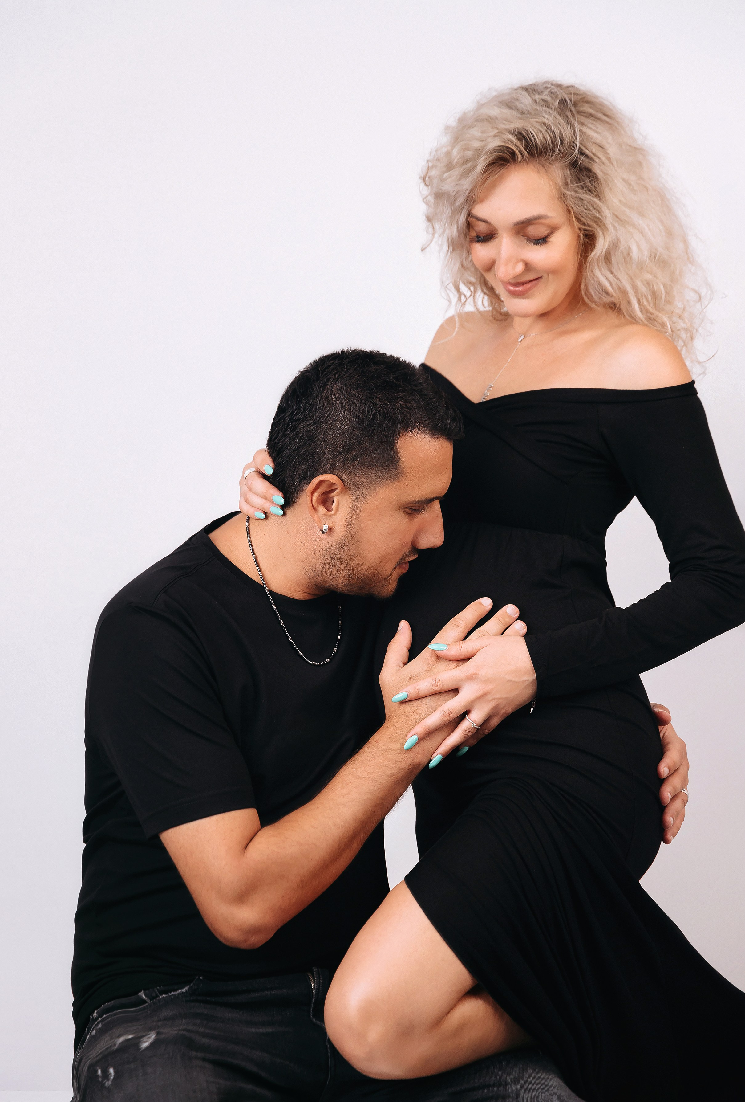Studio pregnancy photoshooting for Alina and Michael. Home