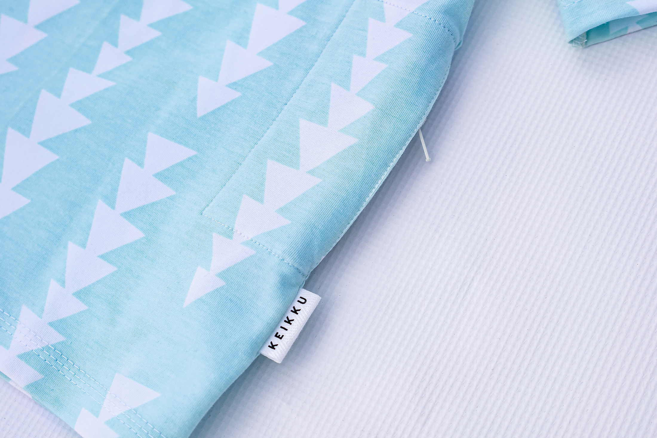 Keikuu Oy Diabetesvaatteet ja -tarvikkeet Lapsimallien Päällä. Keikuu mainos- ja vaatekuvaus