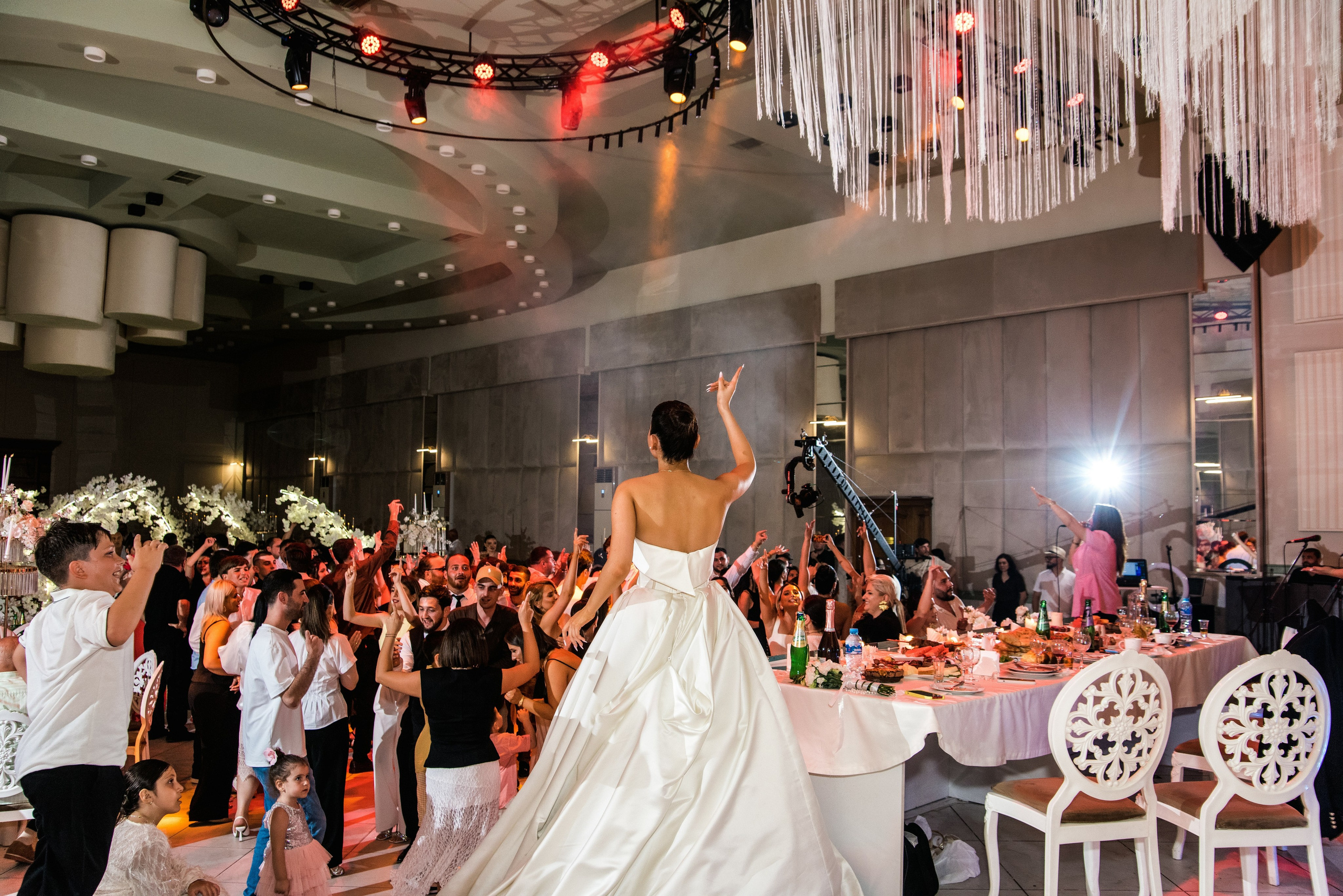 Грузинская свадьба Луки и Нино в Кутаиси. Свадебные фотографы в Грузии, Армении. Макс Коваленко и Лара Татосян. Свадебный видеограф