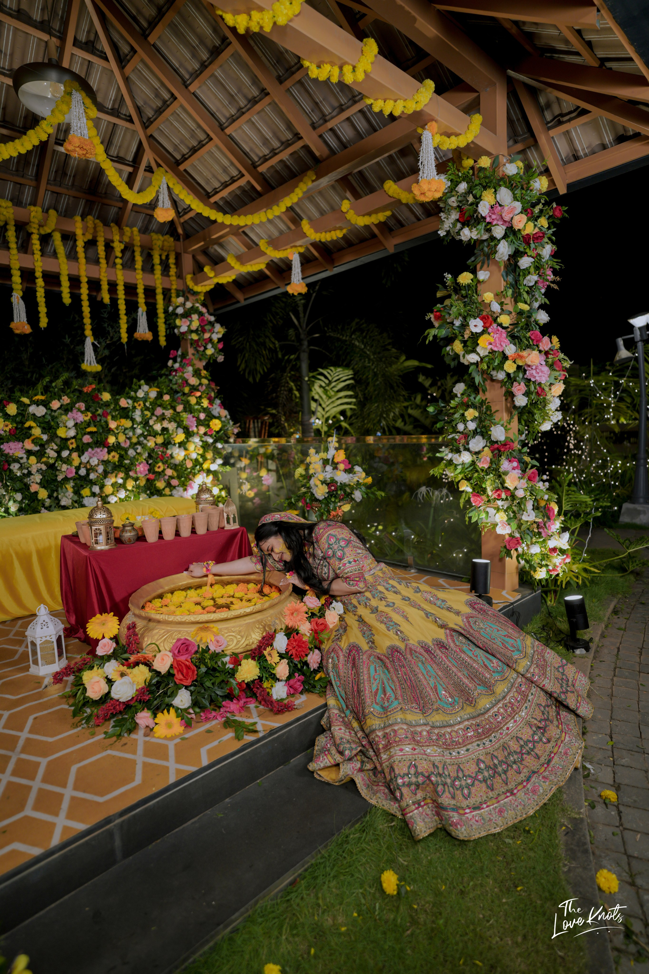 SHAHANA. Theloveknots