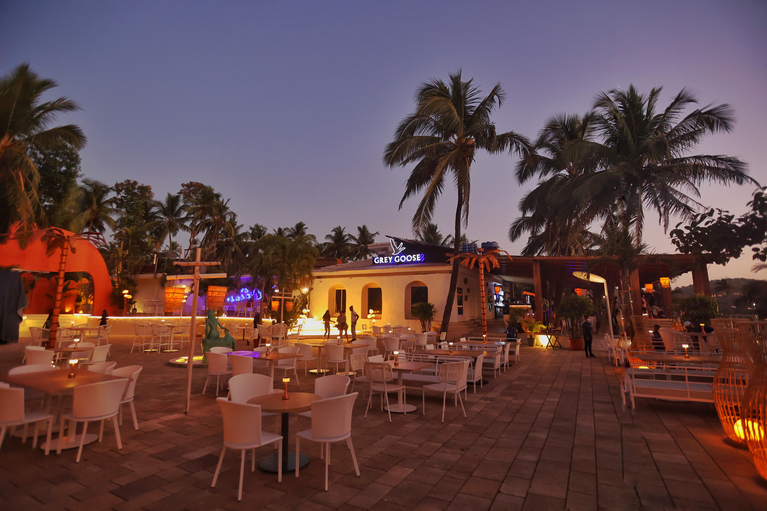 PROPERTY. International Photographer