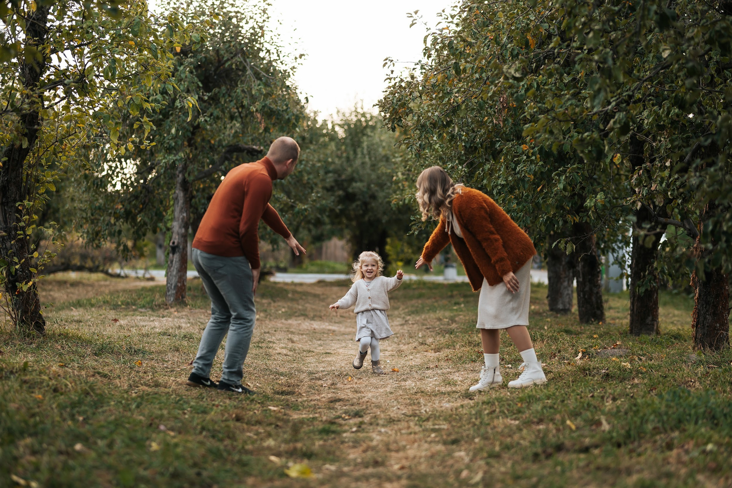 Apple orchard. Fotograf ślubny i rodzinny w Krakowie Yana Klymova
