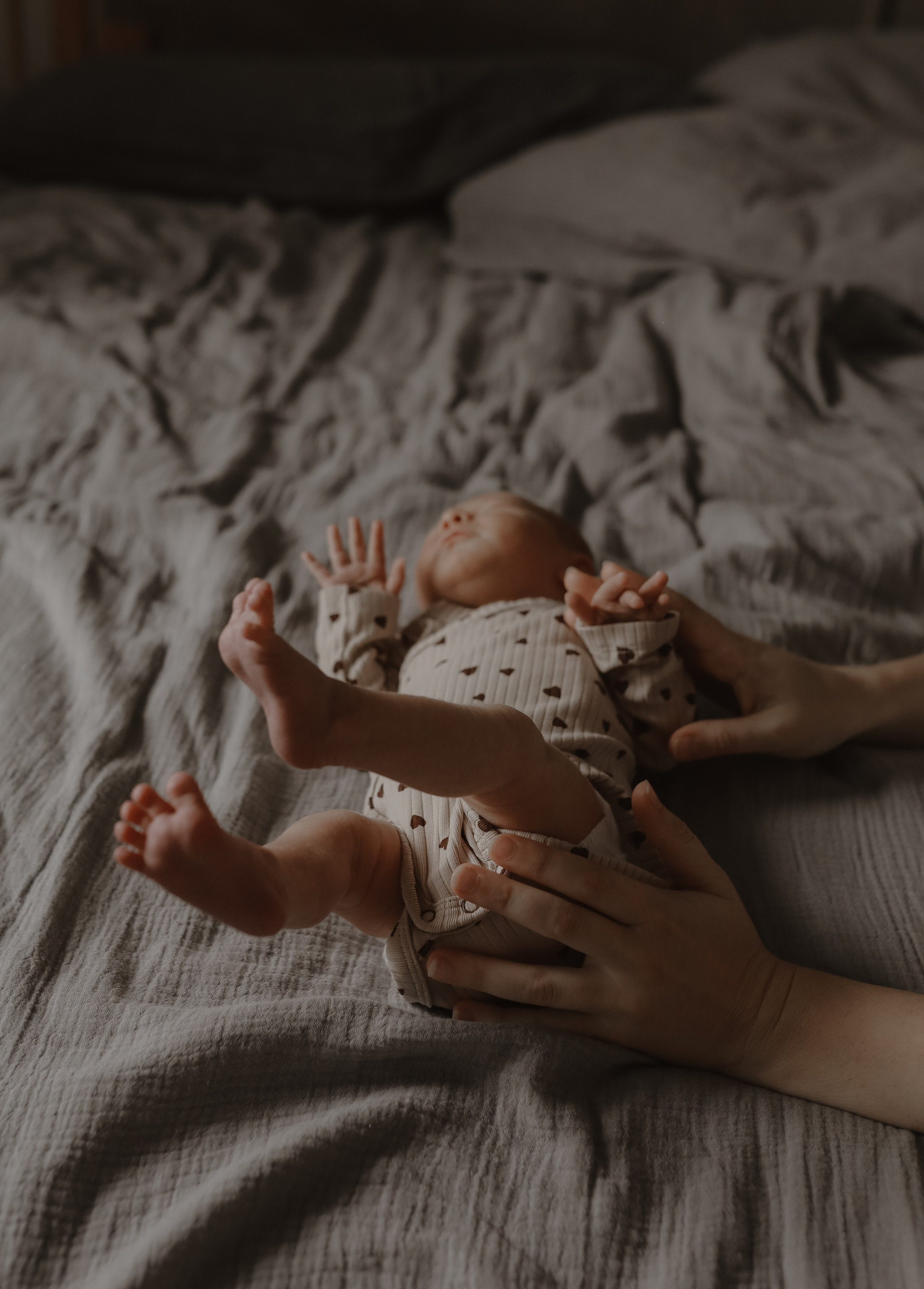 Homestory Fotoshooting Pfalz – Familienfotografie in heller, natürlicher Wohnumgebung