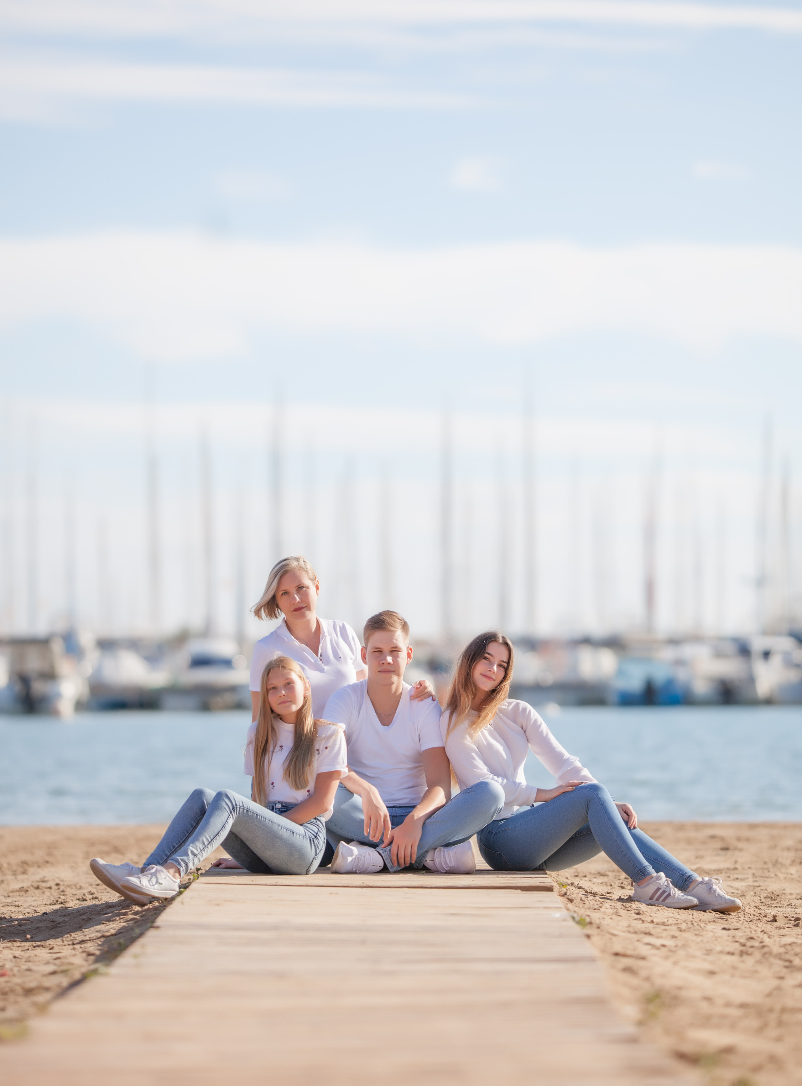 Under palm. Family and real state photographer in Haugesund Dina Vikra