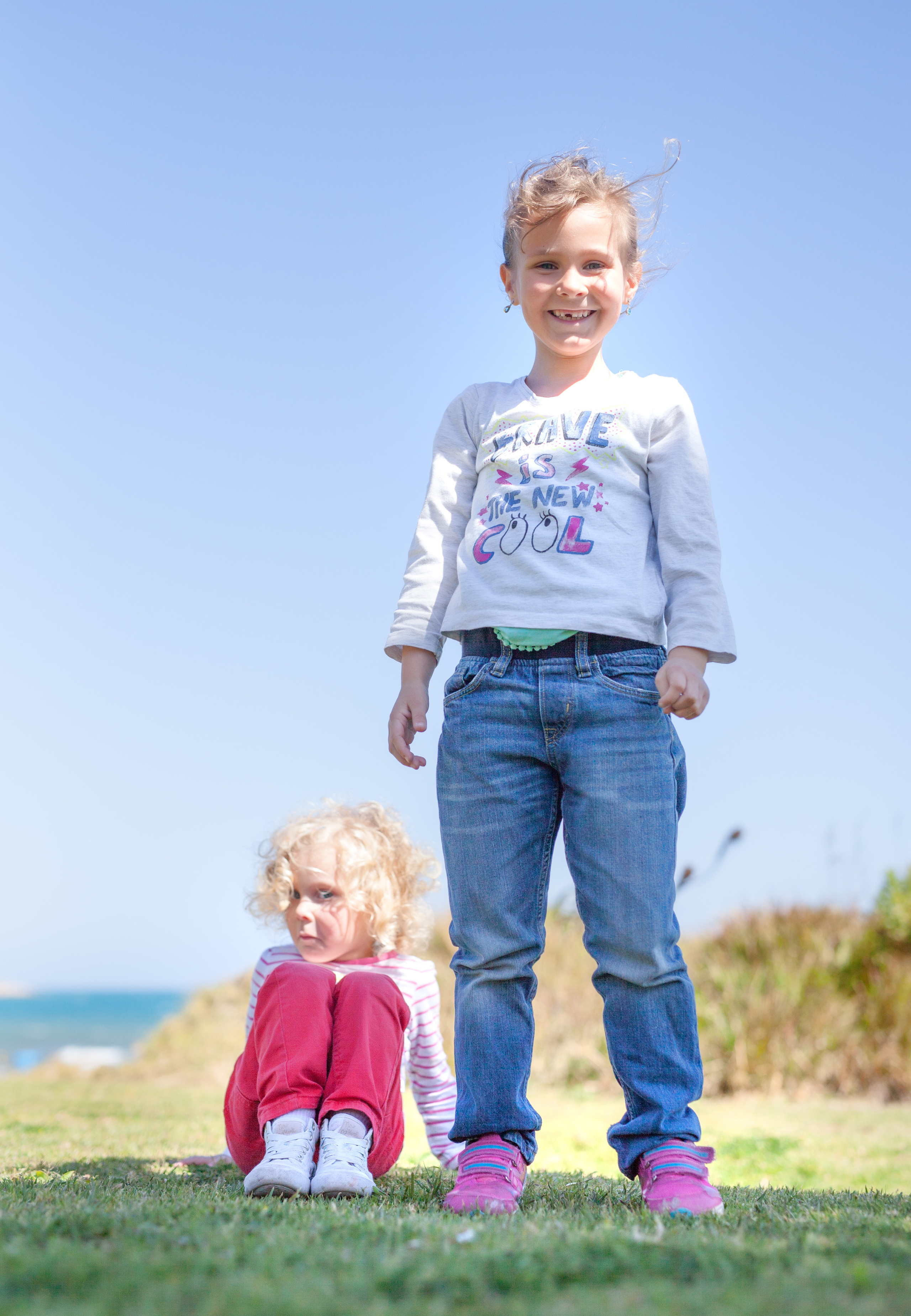 Sisters. Family and real state photographer in Haugesund Dina Vikra