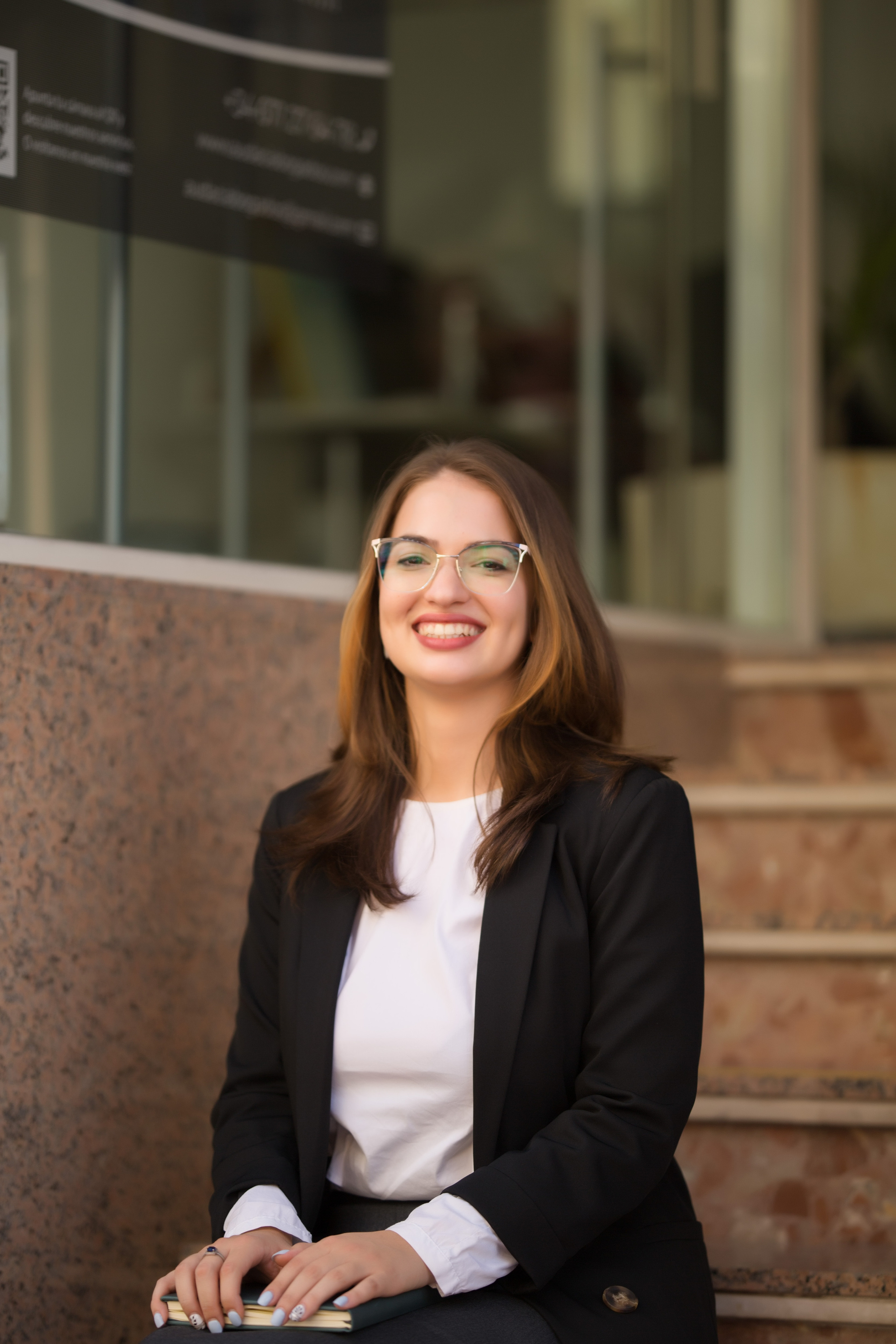 Lawyer. Family and real state photographer in Haugesund Dina Vikra