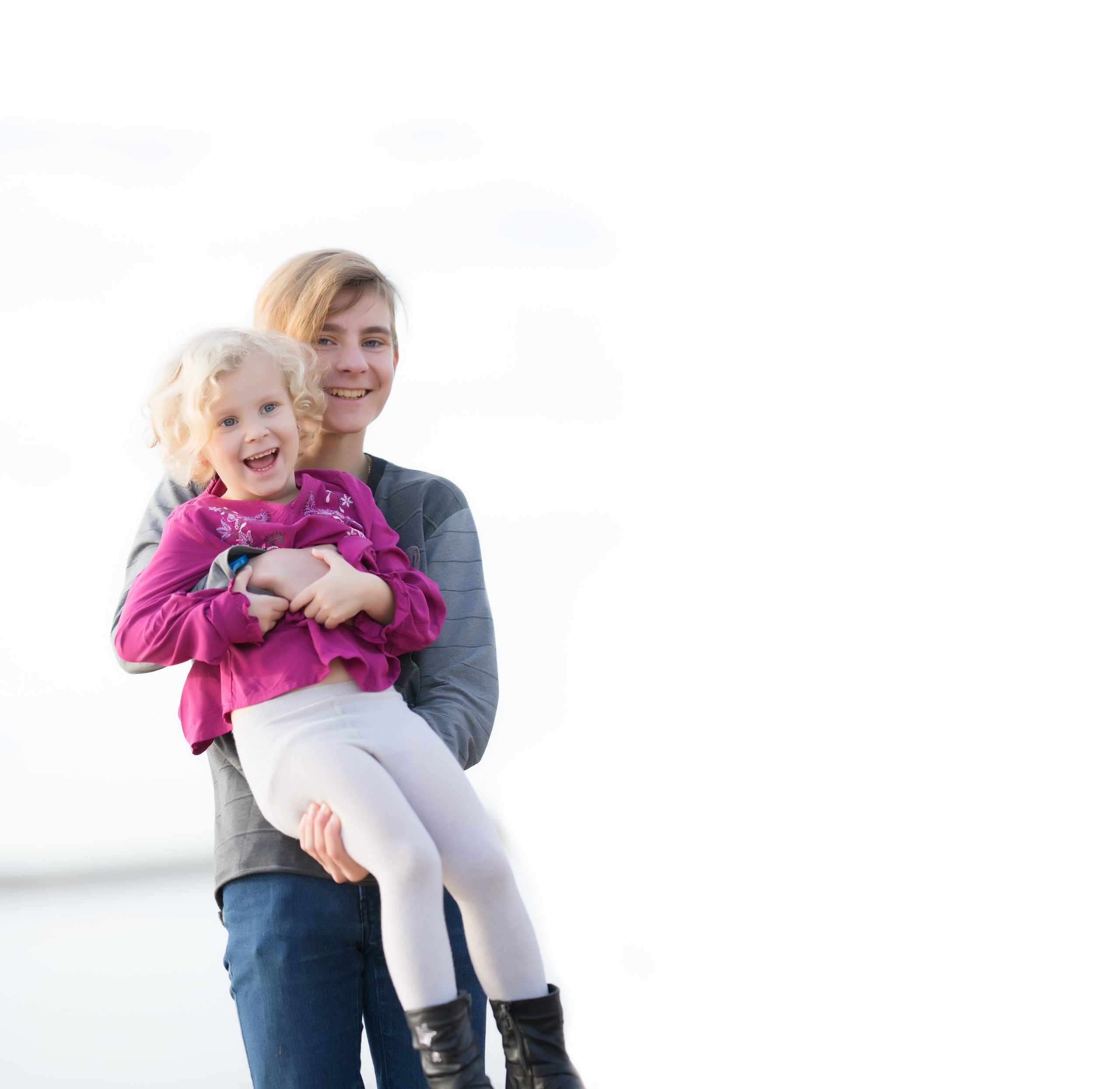 Smile. Family and real state photographer in Haugesund Dina Vikra