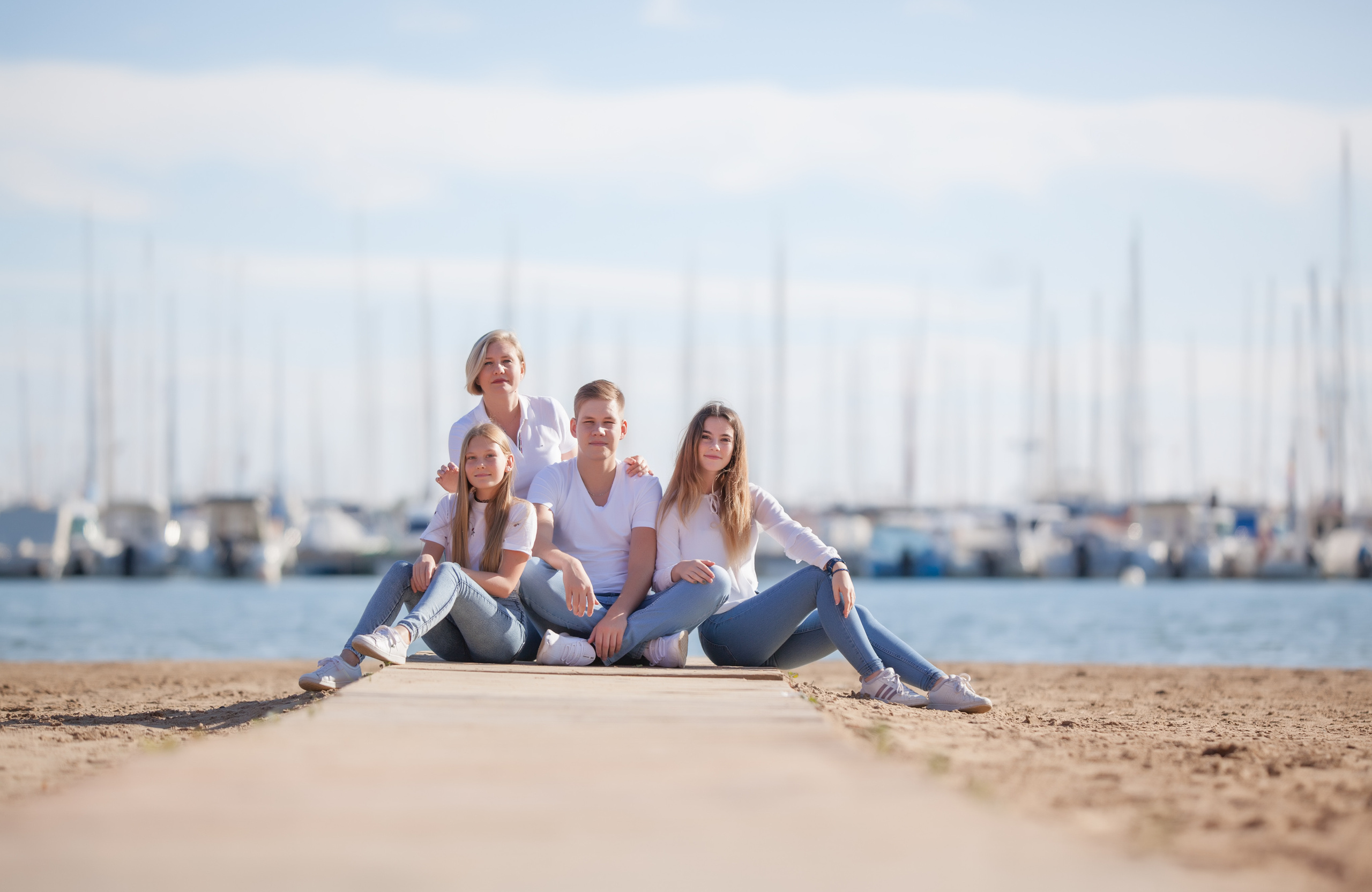 Under palm. Family and real state photographer in Haugesund Dina Vikra