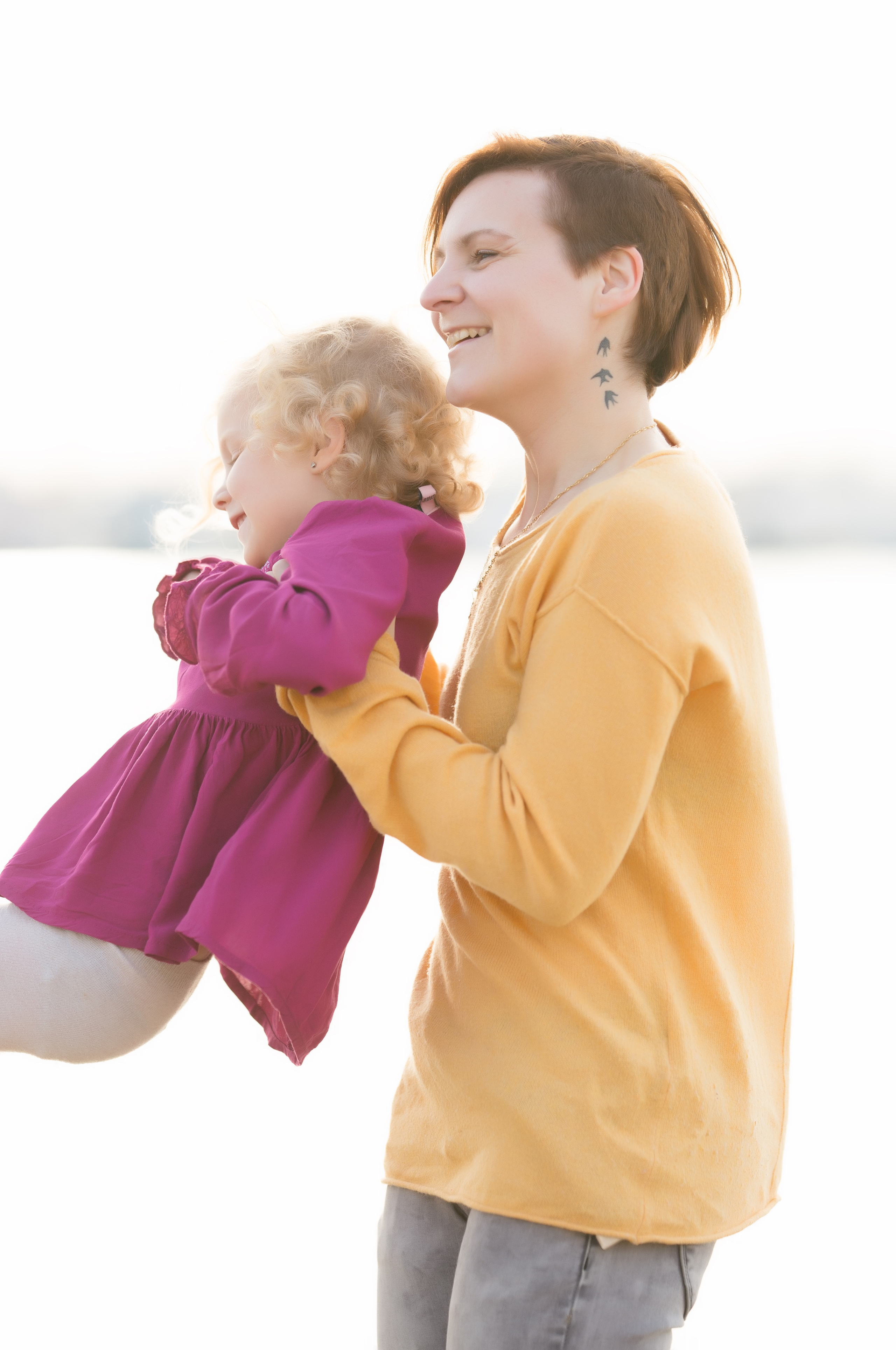 Smile. Family and real state photographer in Haugesund Dina Vikra