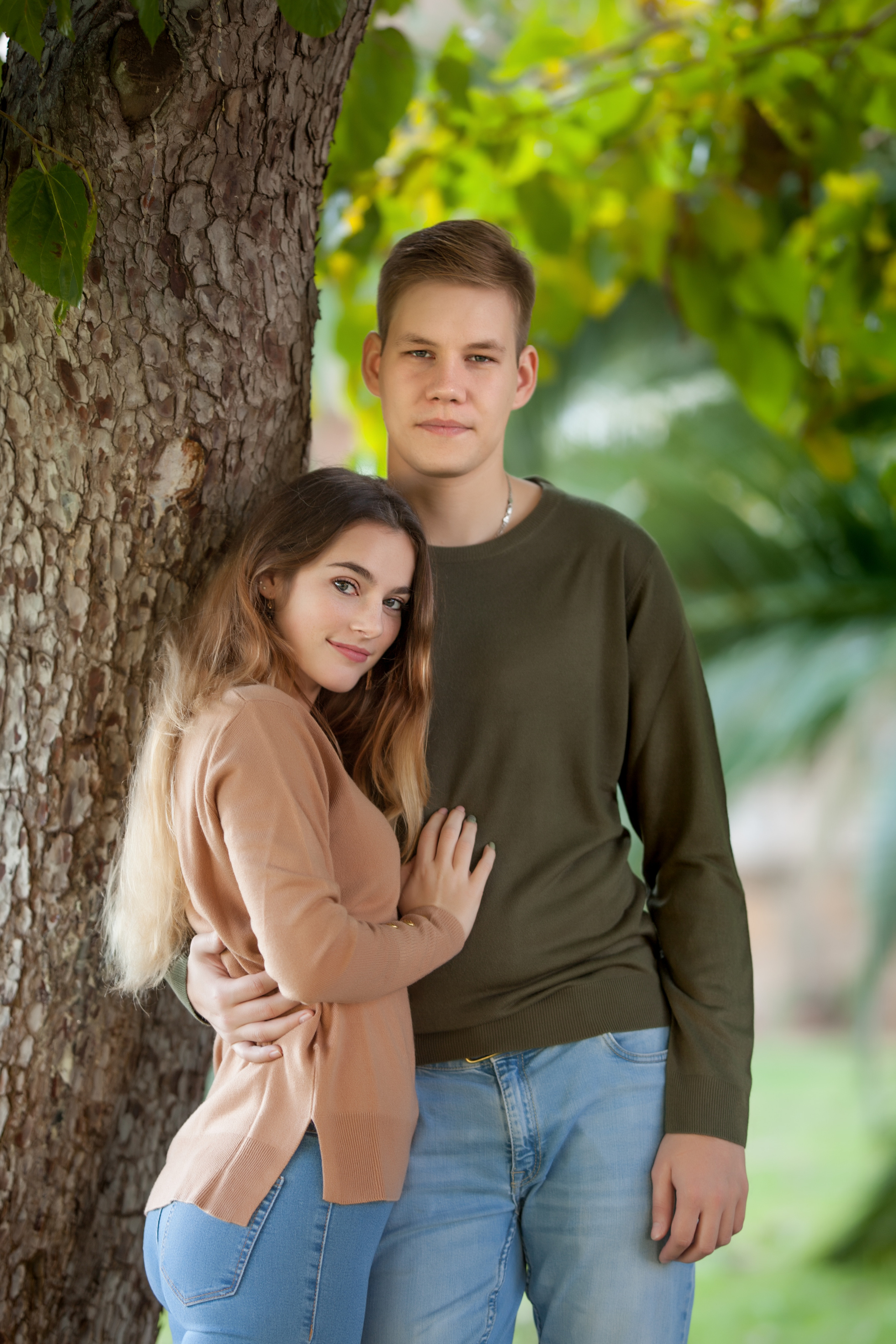 Under palm. Family and real state photographer in Haugesund Dina Vikra