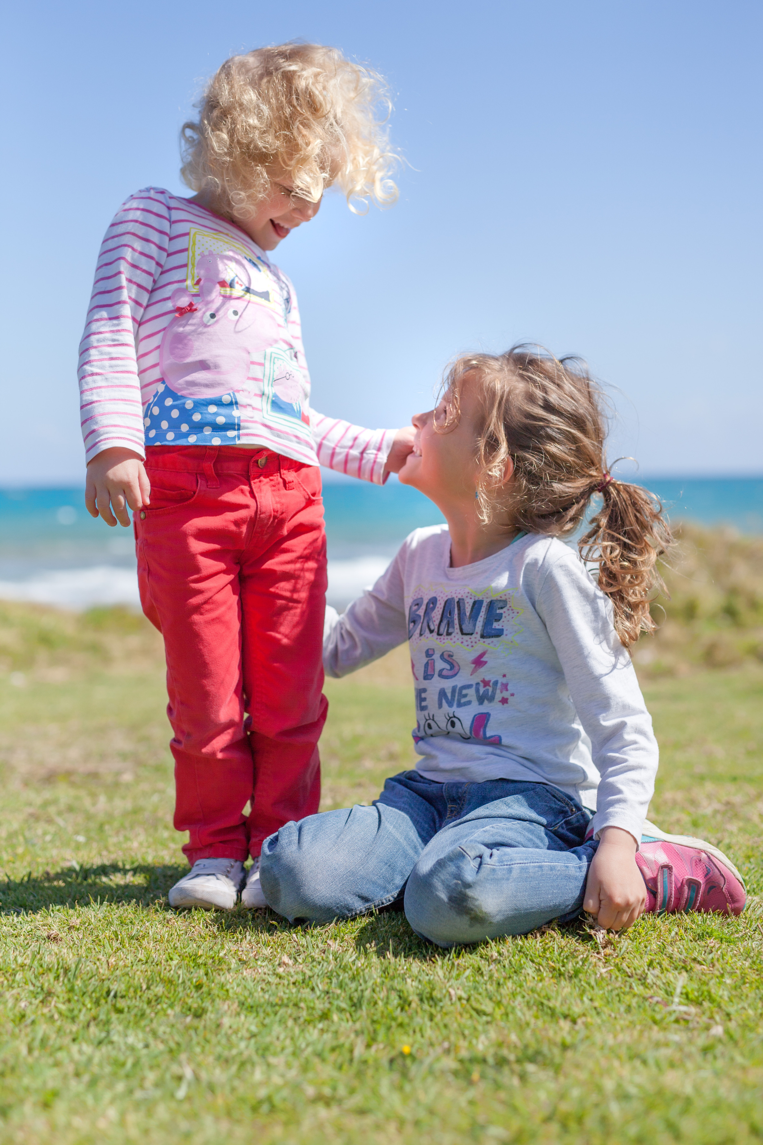 Sisters. Family and real state photographer in Haugesund Dina Vikra