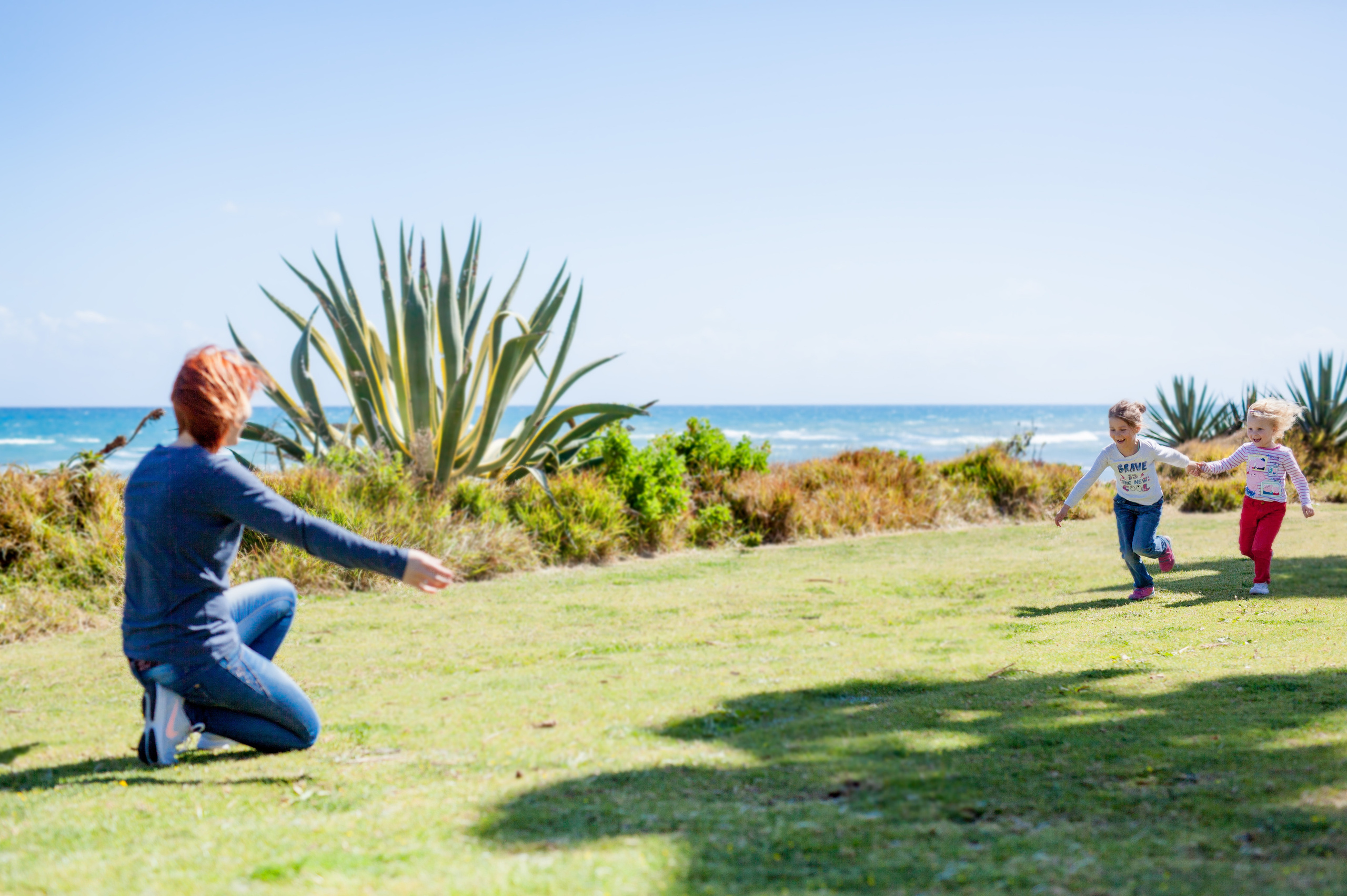 Sisters. Family and real state photographer in Haugesund Dina Vikra