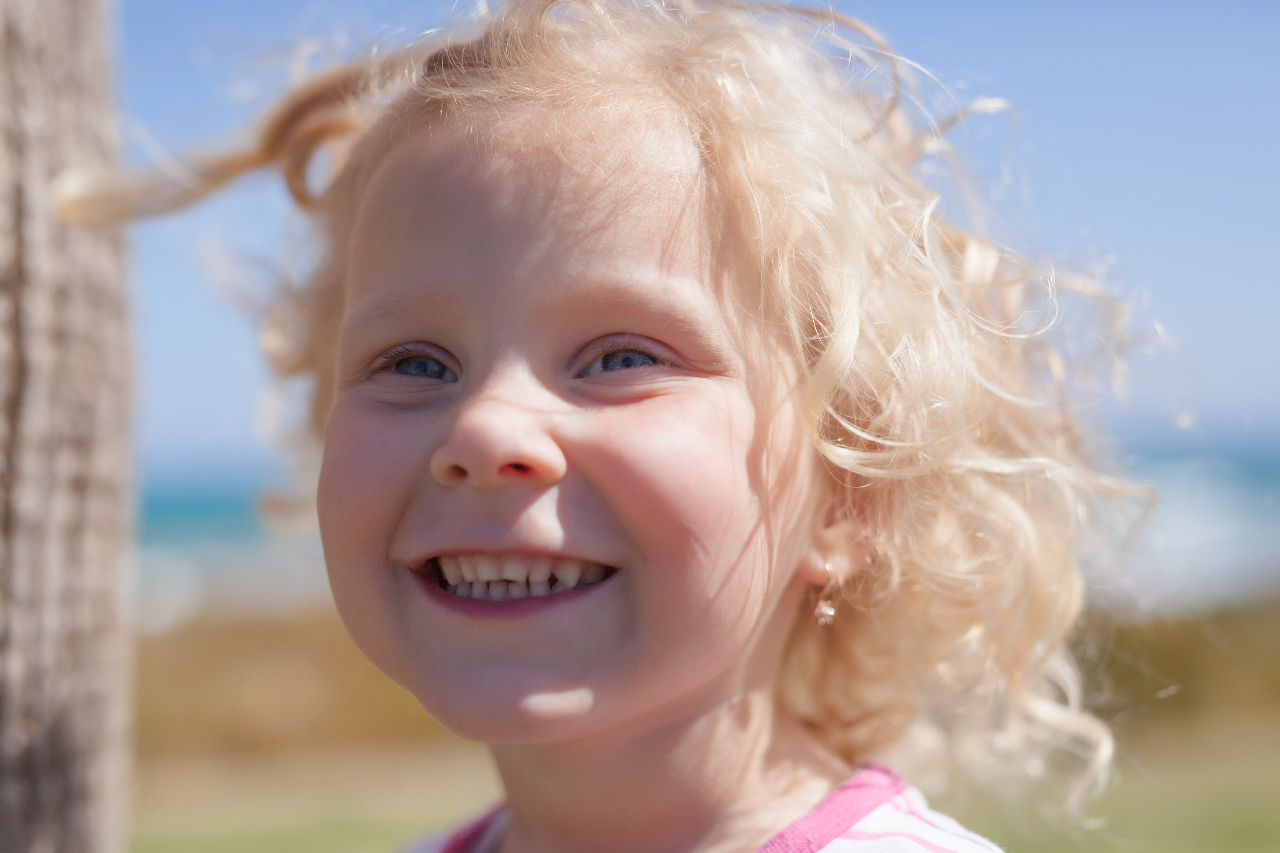 Sisters. Family and real state photographer in Haugesund Dina Vikra