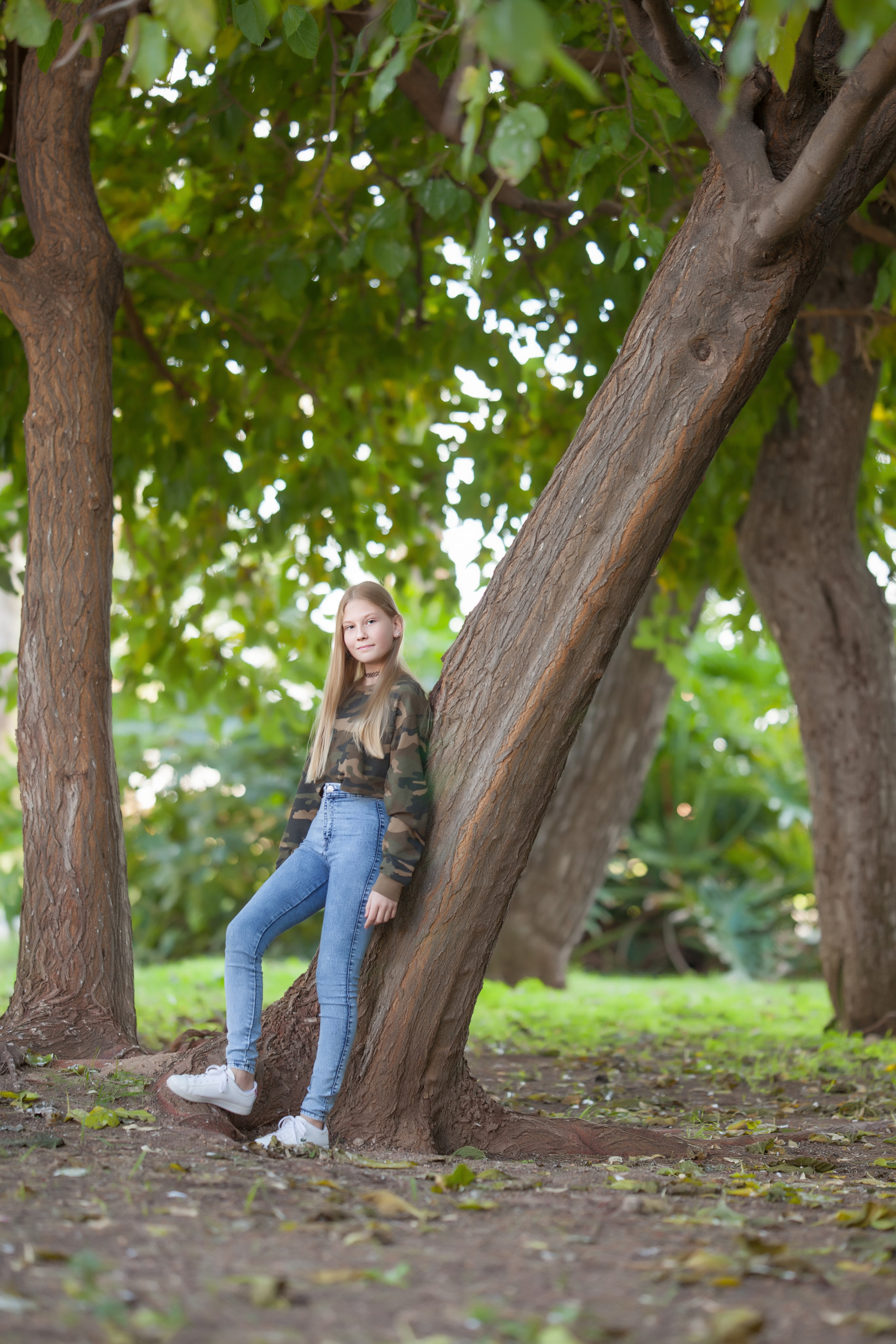 Under palm. Family and real state photographer in Haugesund Dina Vikra