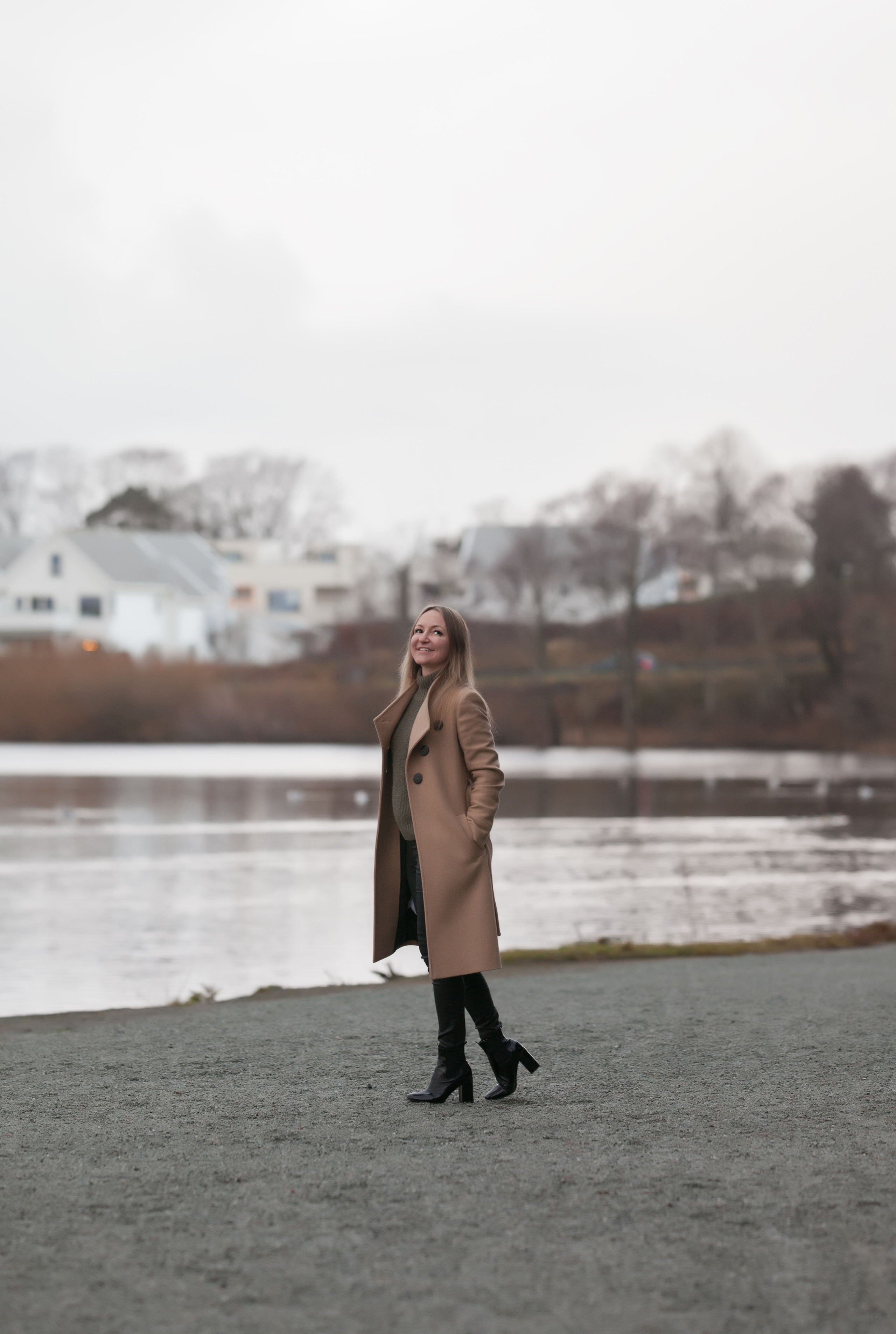 Marina and nude tones. Family and real state photographer in Haugesund Dina Vikra