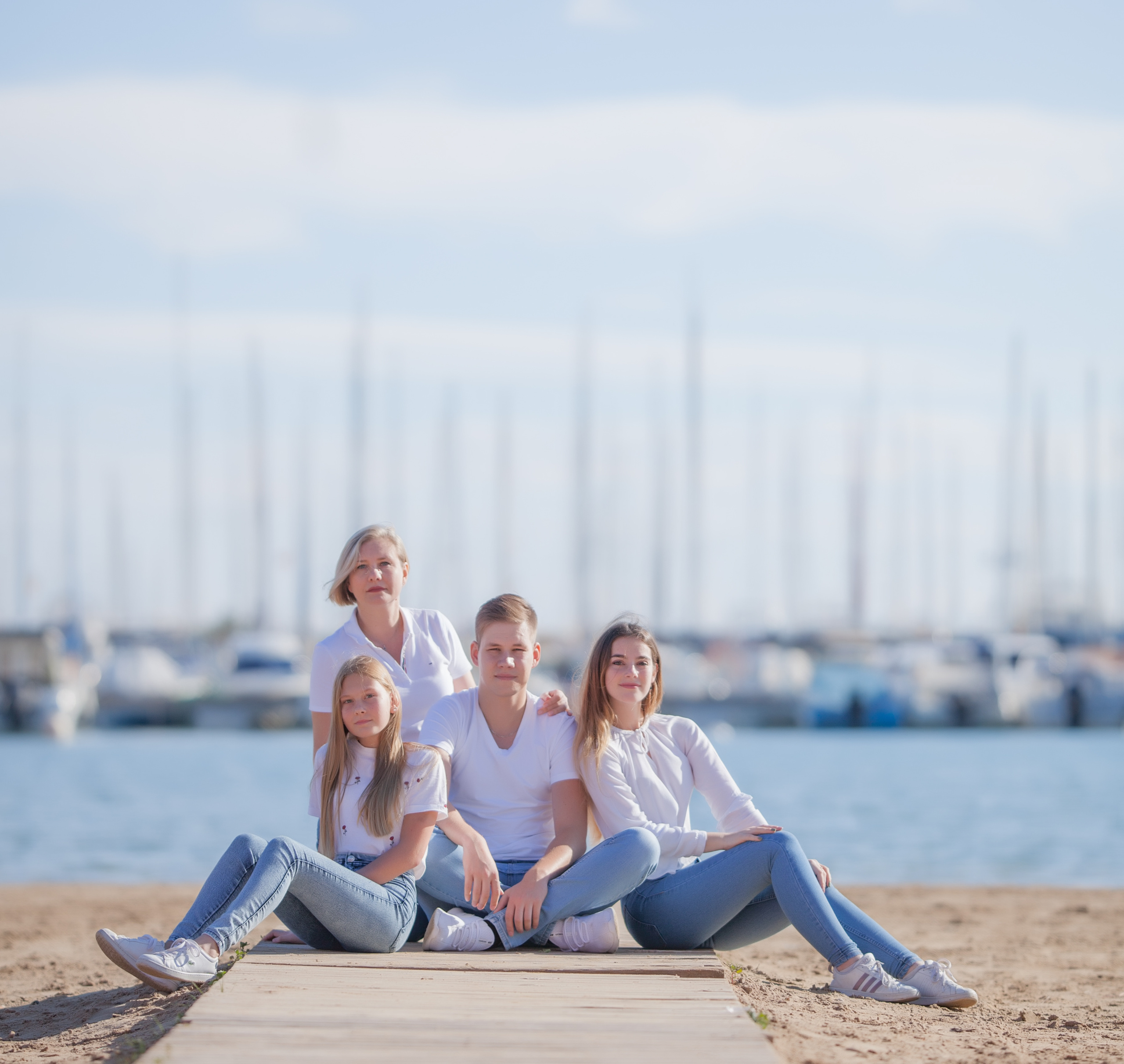 Under palm. Family and real state photographer in Haugesund Dina Vikra