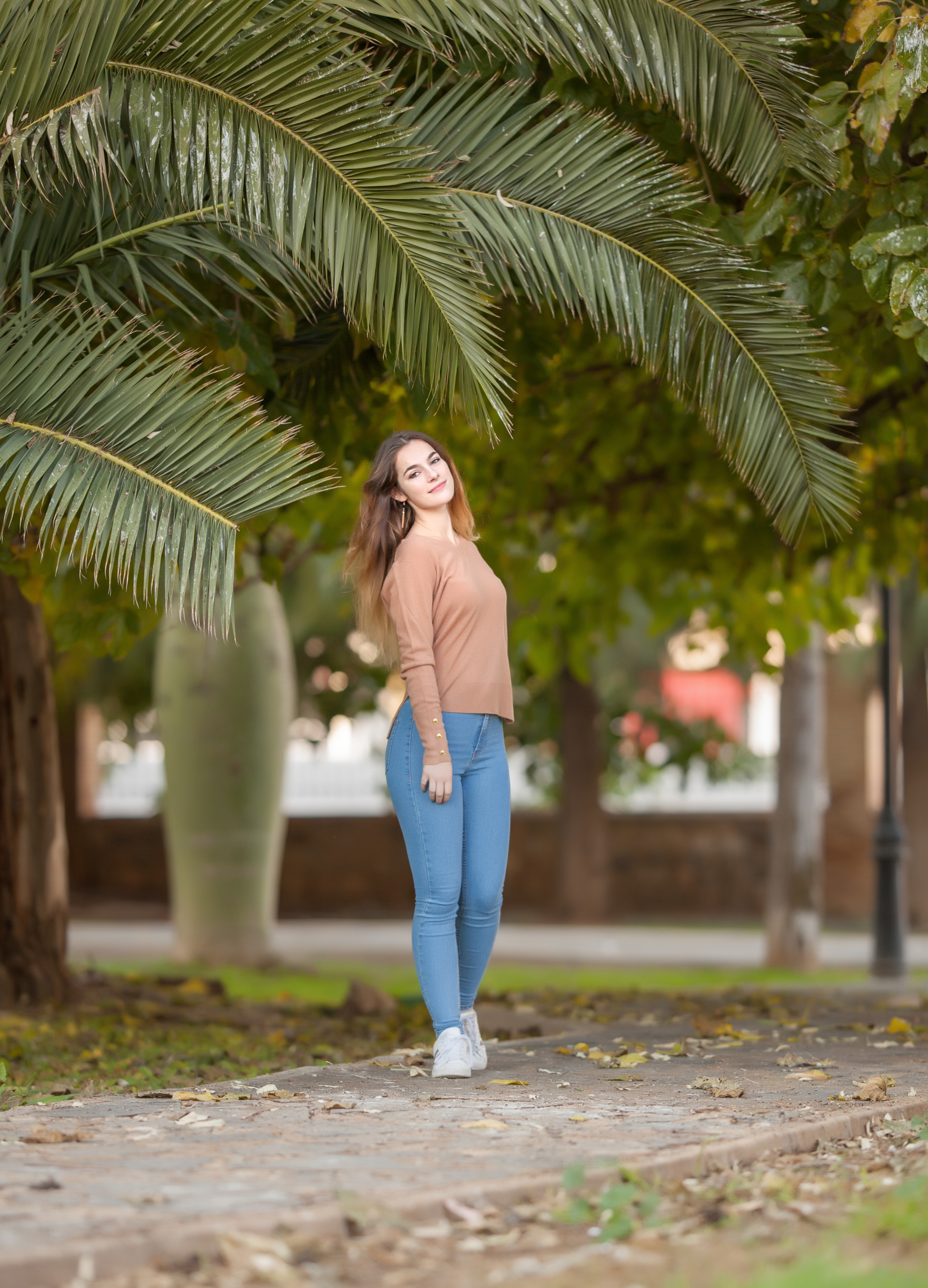 Under palm. Family and real state photographer in Haugesund Dina Vikra