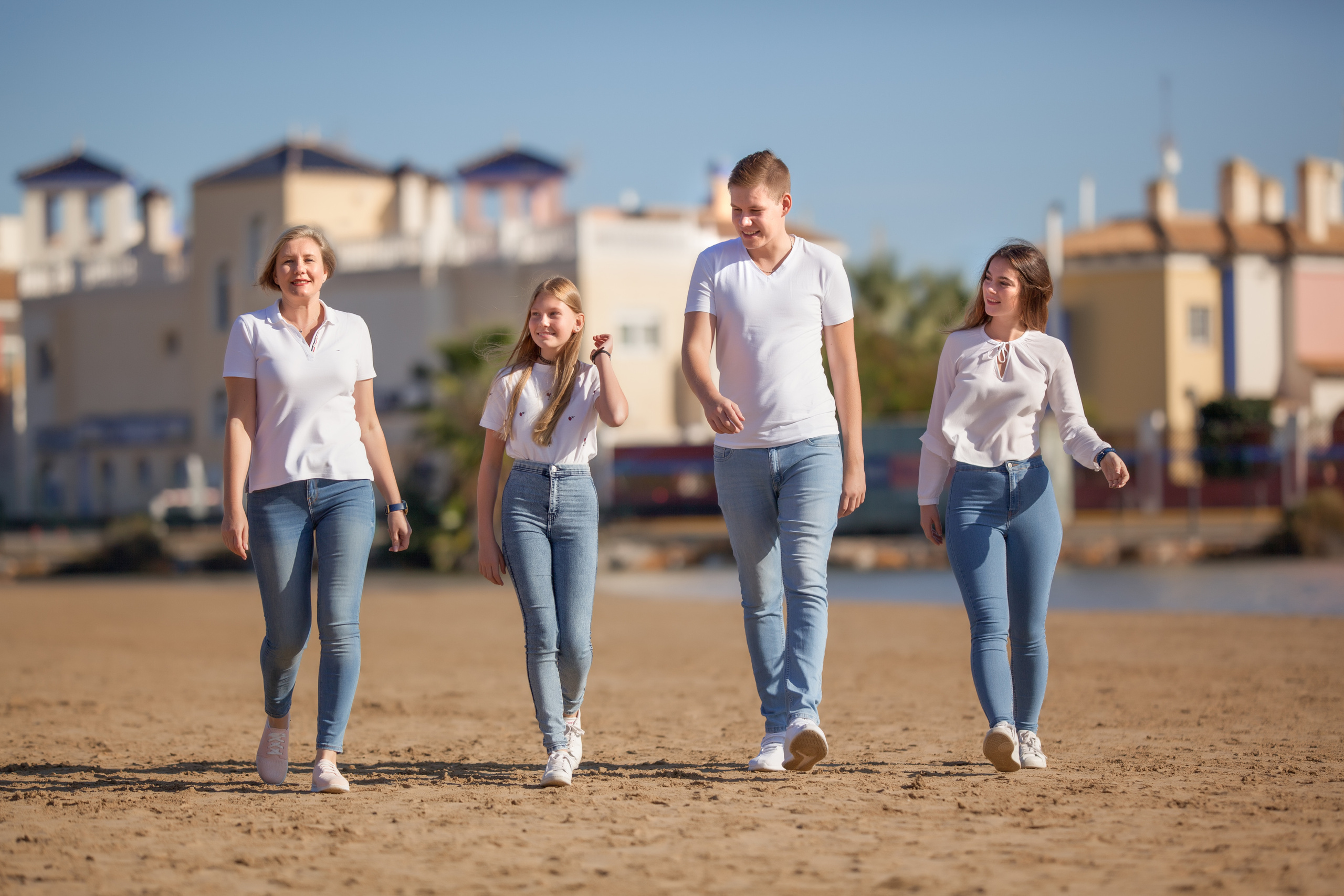Under palm. Family and real state photographer in Haugesund Dina Vikra