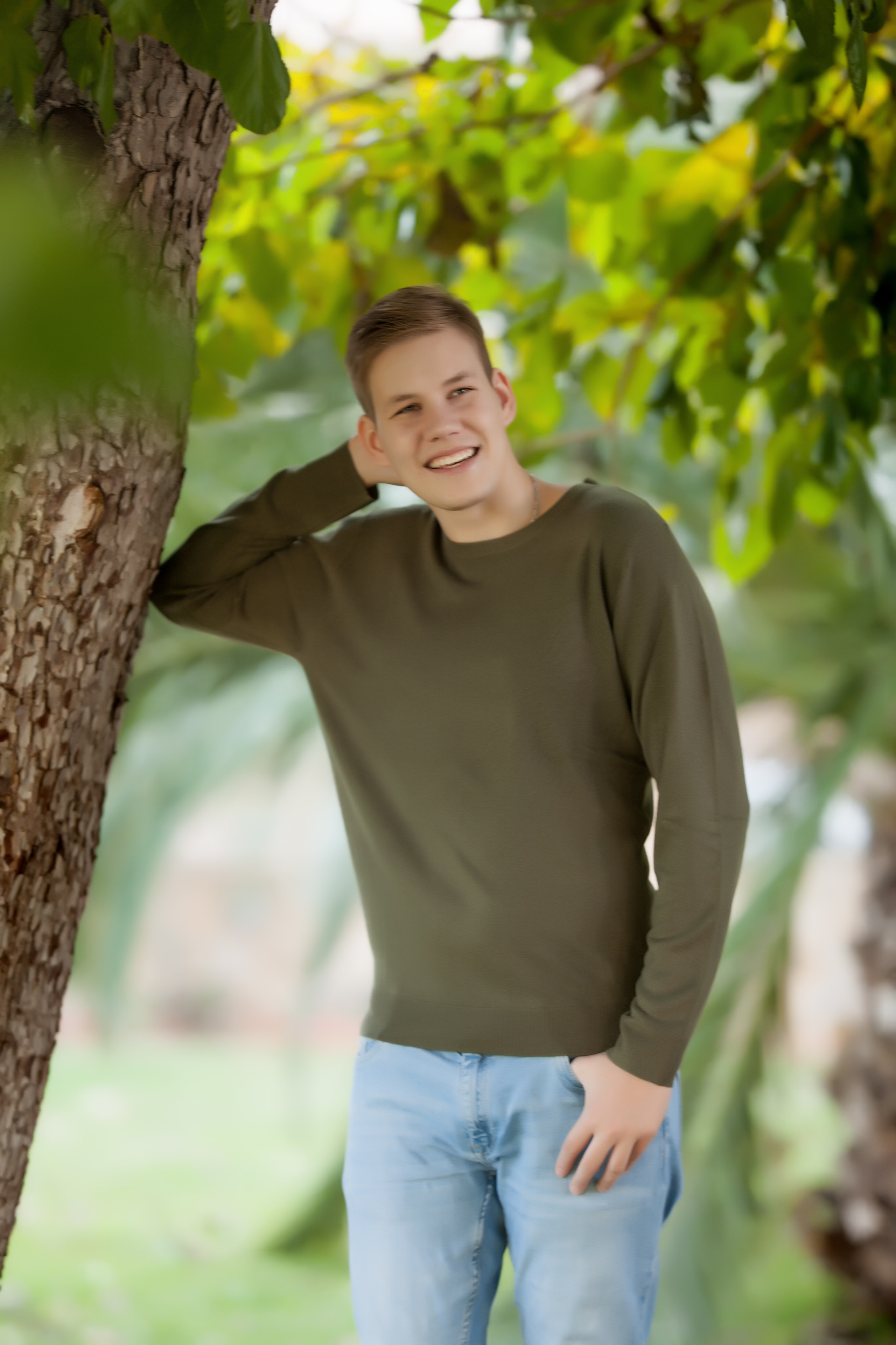 Under palm. Family and real state photographer in Haugesund Dina Vikra