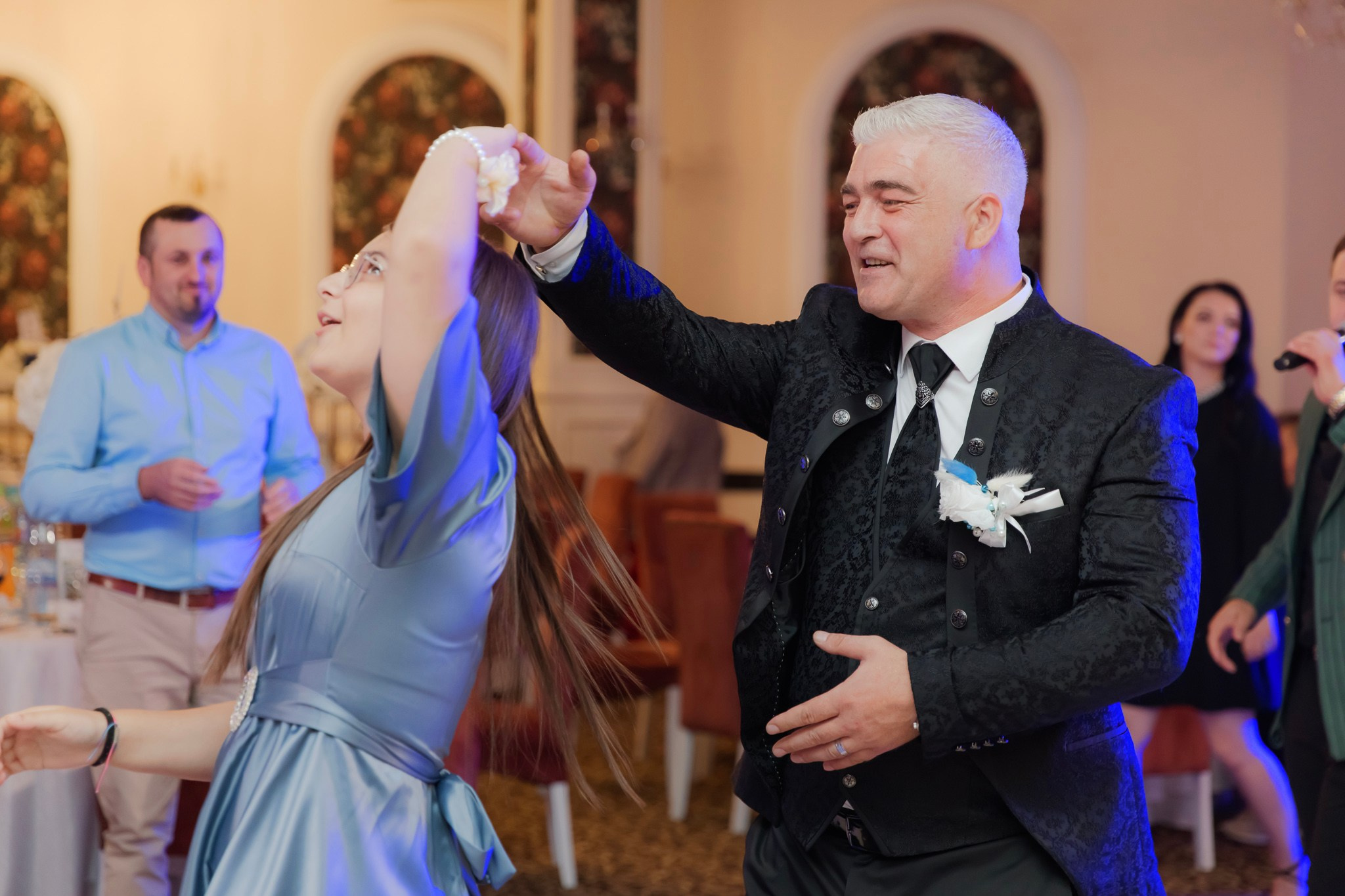 Mihai & Oana. Servicii foto-video profesionale, pentru momente de neuitat