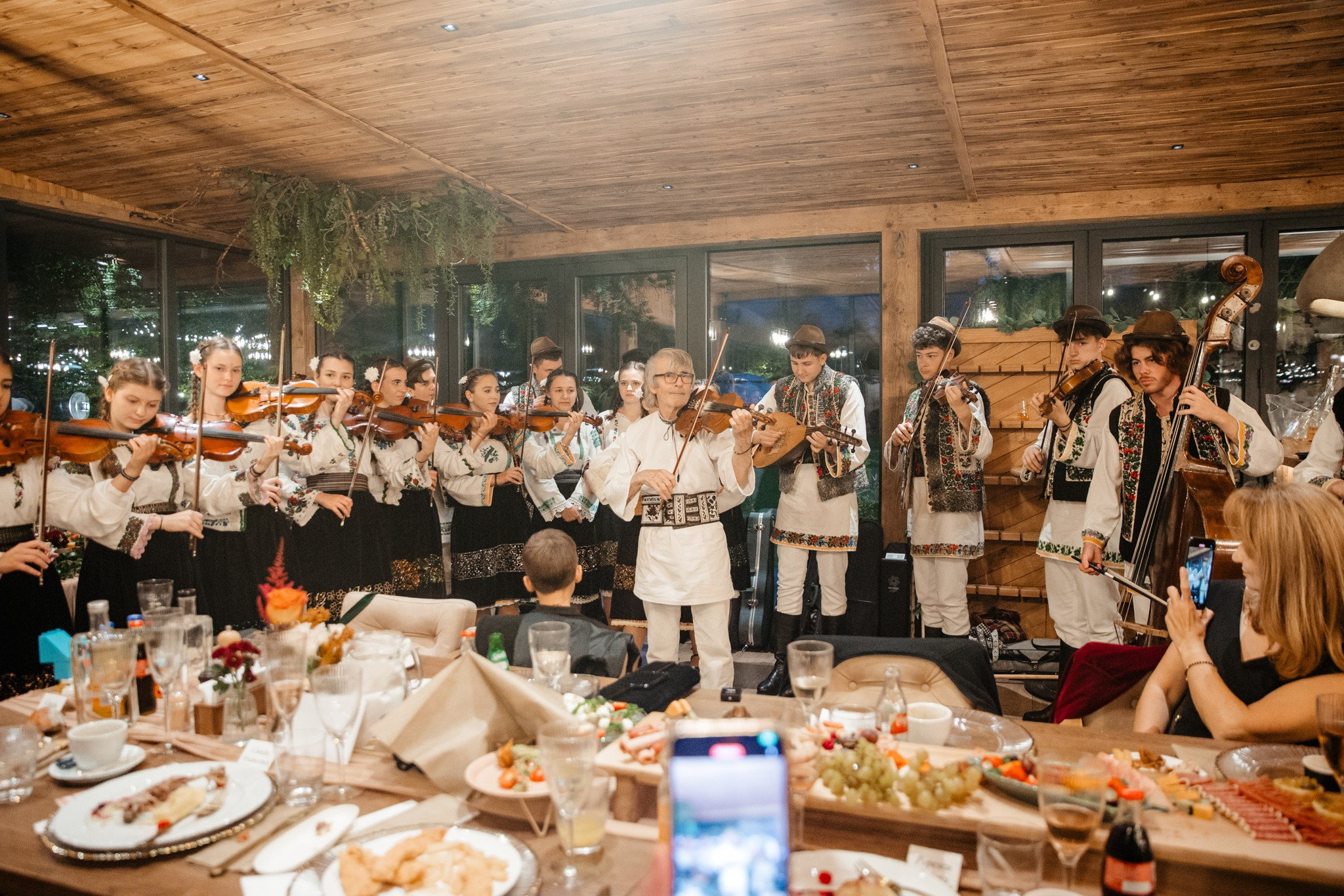 Nunta de Poveste la Sucevița: Cristi și Andreea. Servicii foto-video profesionale, pentru momente de neuitat