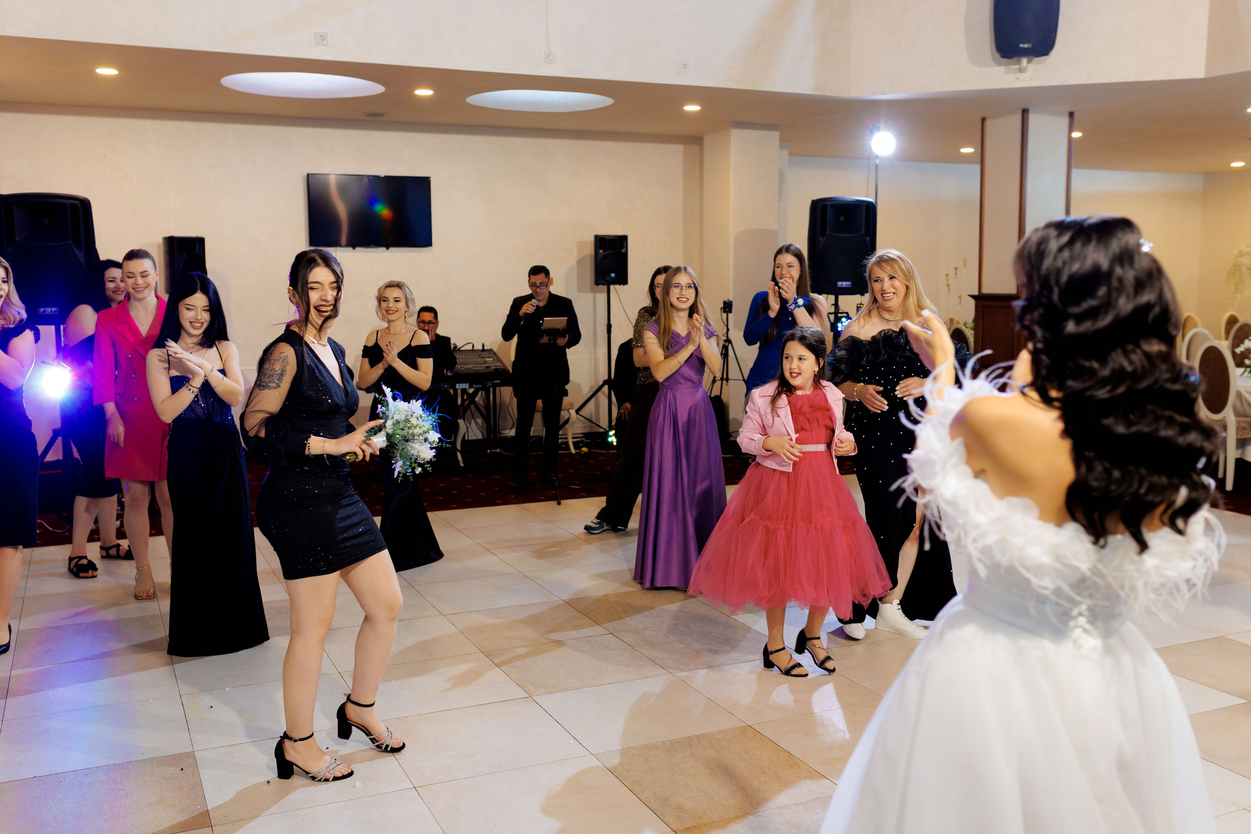 Loredana & Emilian – Ziua Nunții | Videografie - fotografie Botez Suceava, Iași, Botoșani. Servicii foto-video profesionale, pentru momente de neuitat