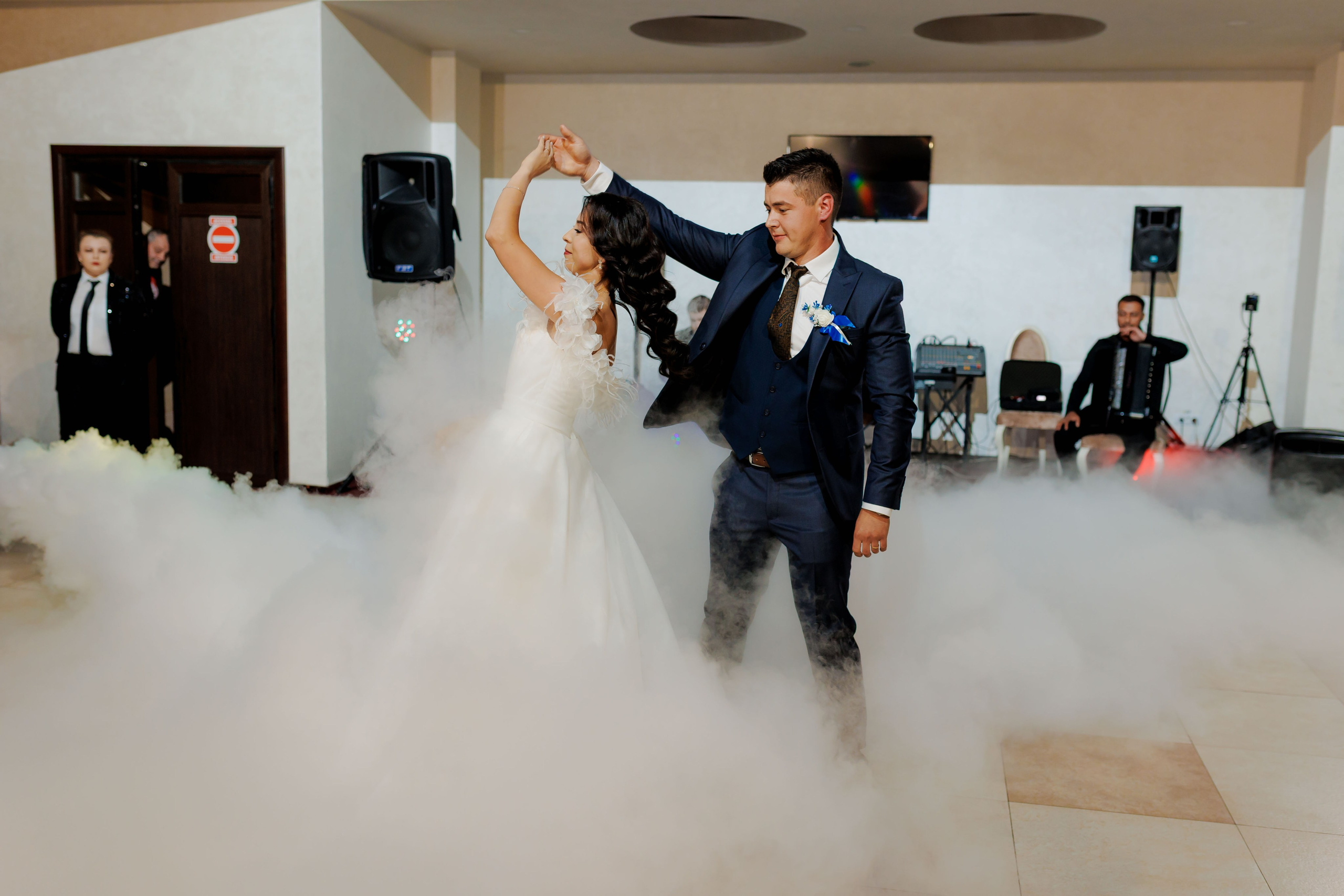 Loredana & Emilian – Ziua Nunții | Videografie - fotografie Botez Suceava, Iași, Botoșani. Servicii foto-video profesionale, pentru momente de neuitat