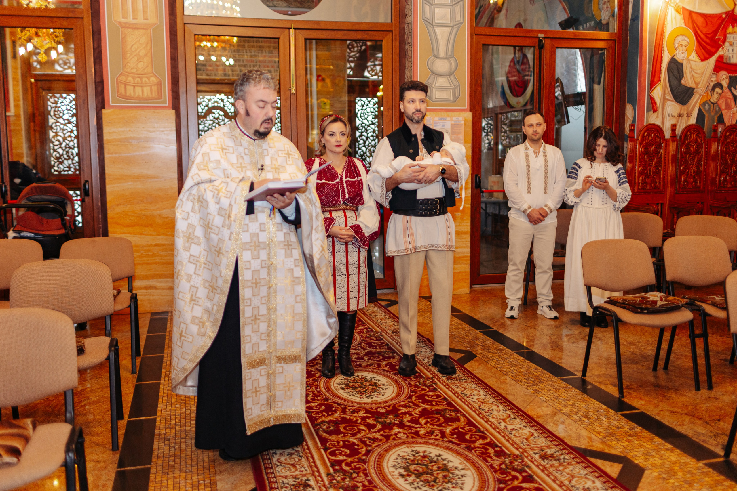 Botezul micuțului Matteo. Cristina Andronache fotograf Brașov fotograf de familie fotograf de nunta Brașov