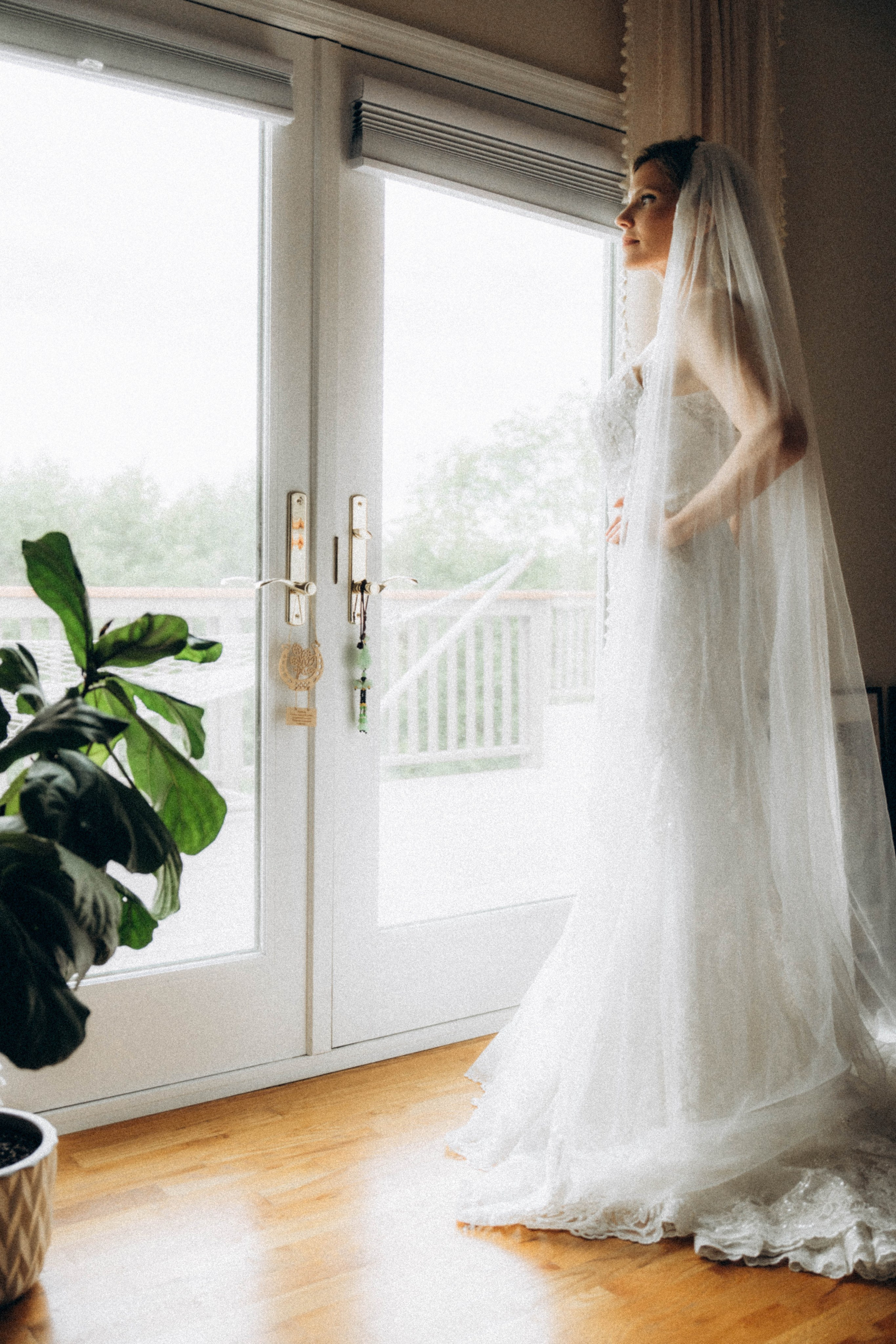 Bride holding bouquet in Catskills meadow.