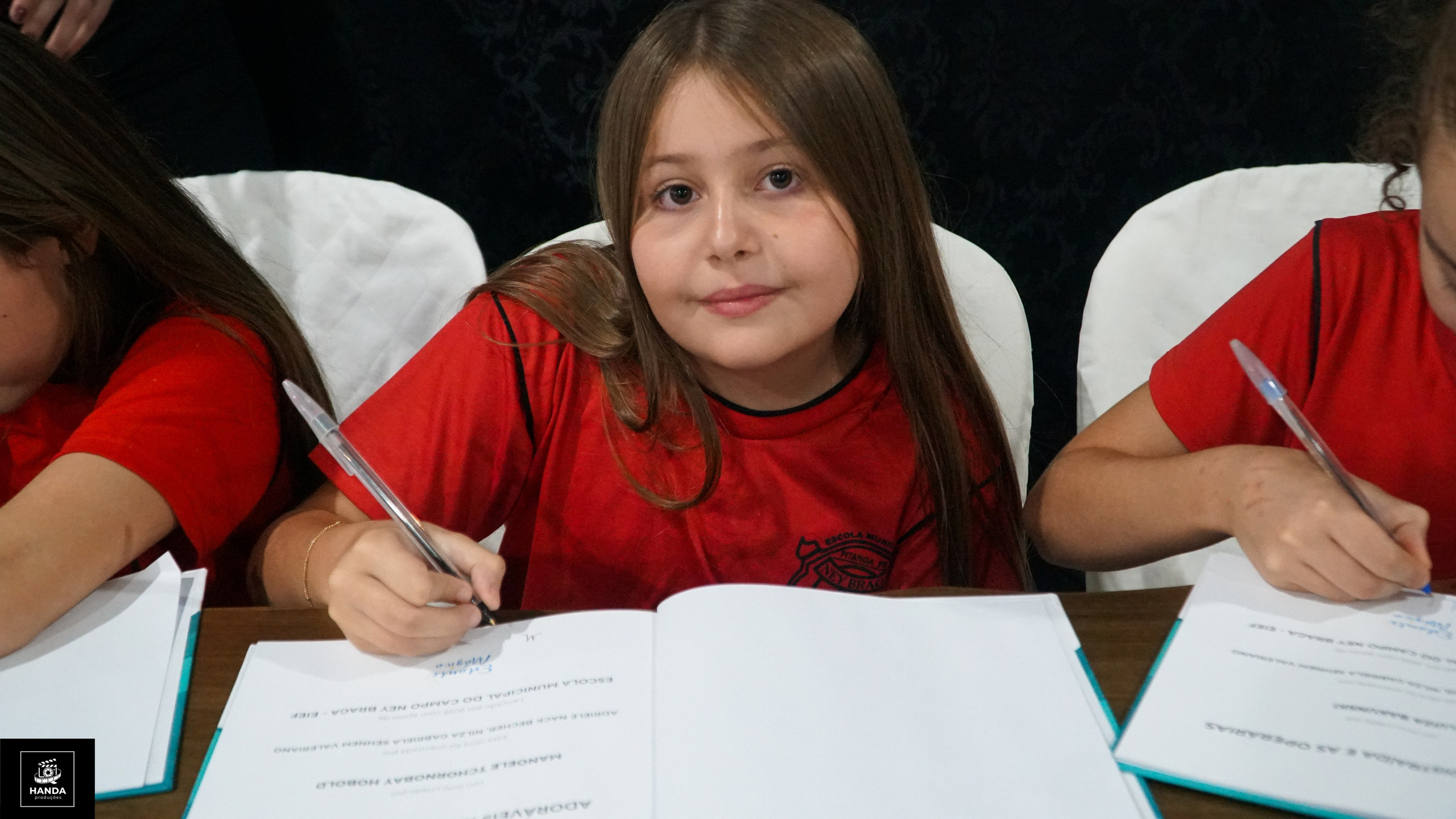 Noite autógrafos colégio Aurélio Buarque de Holanda. Handa Produções