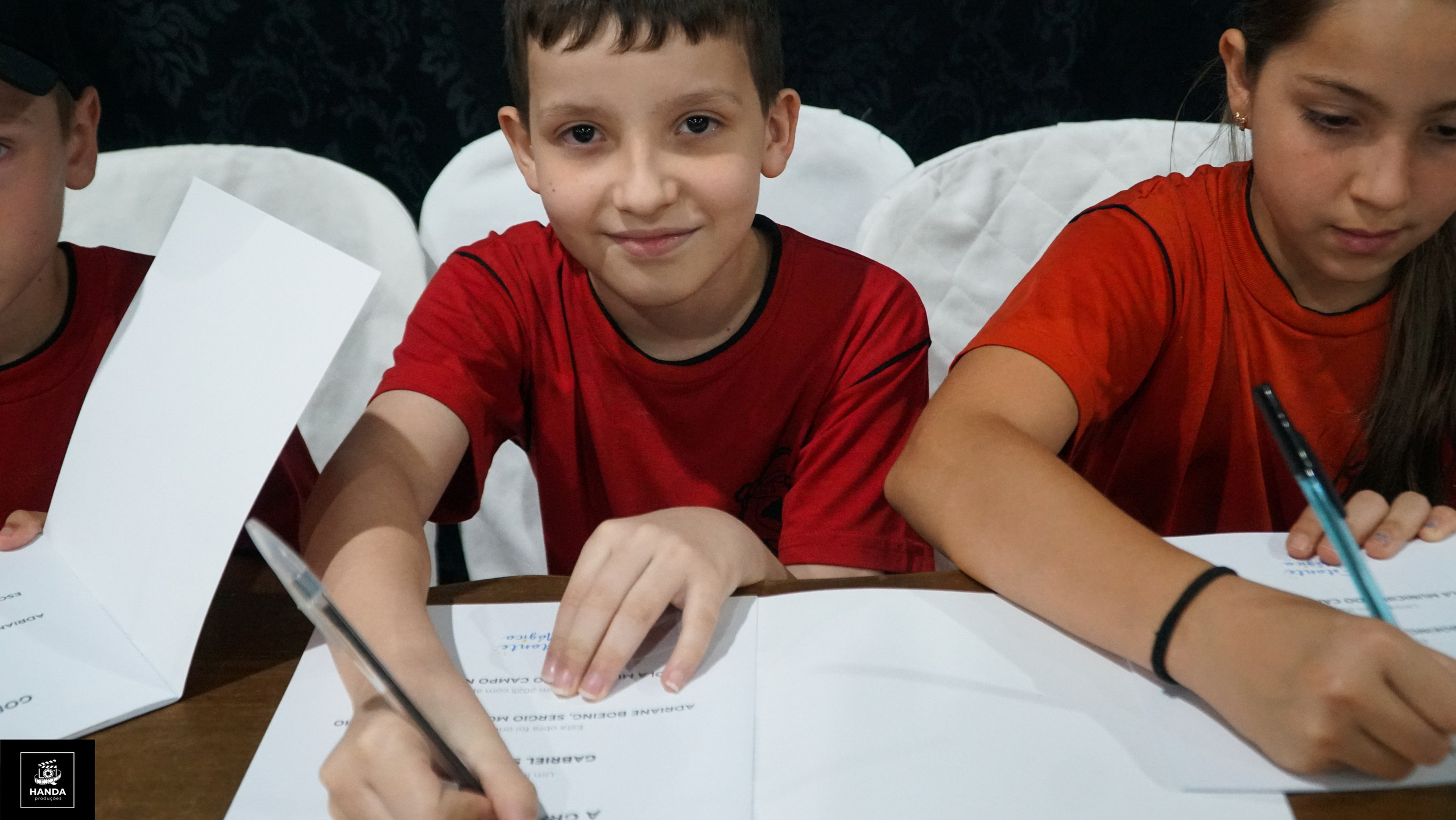 Noite autógrafos colégio Aurélio Buarque de Holanda. Handa Produções