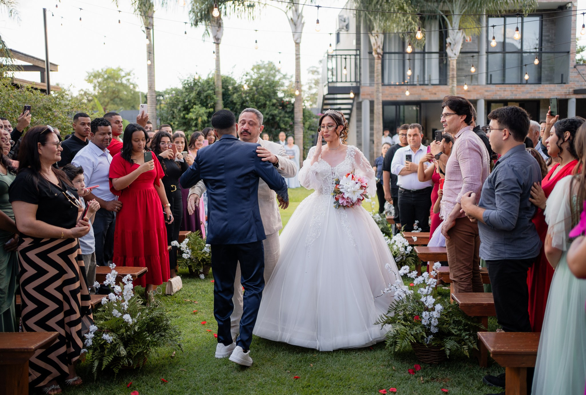 Larissa & Vinicius — Espaço Faveral / Aararaquara. Robson Colaço