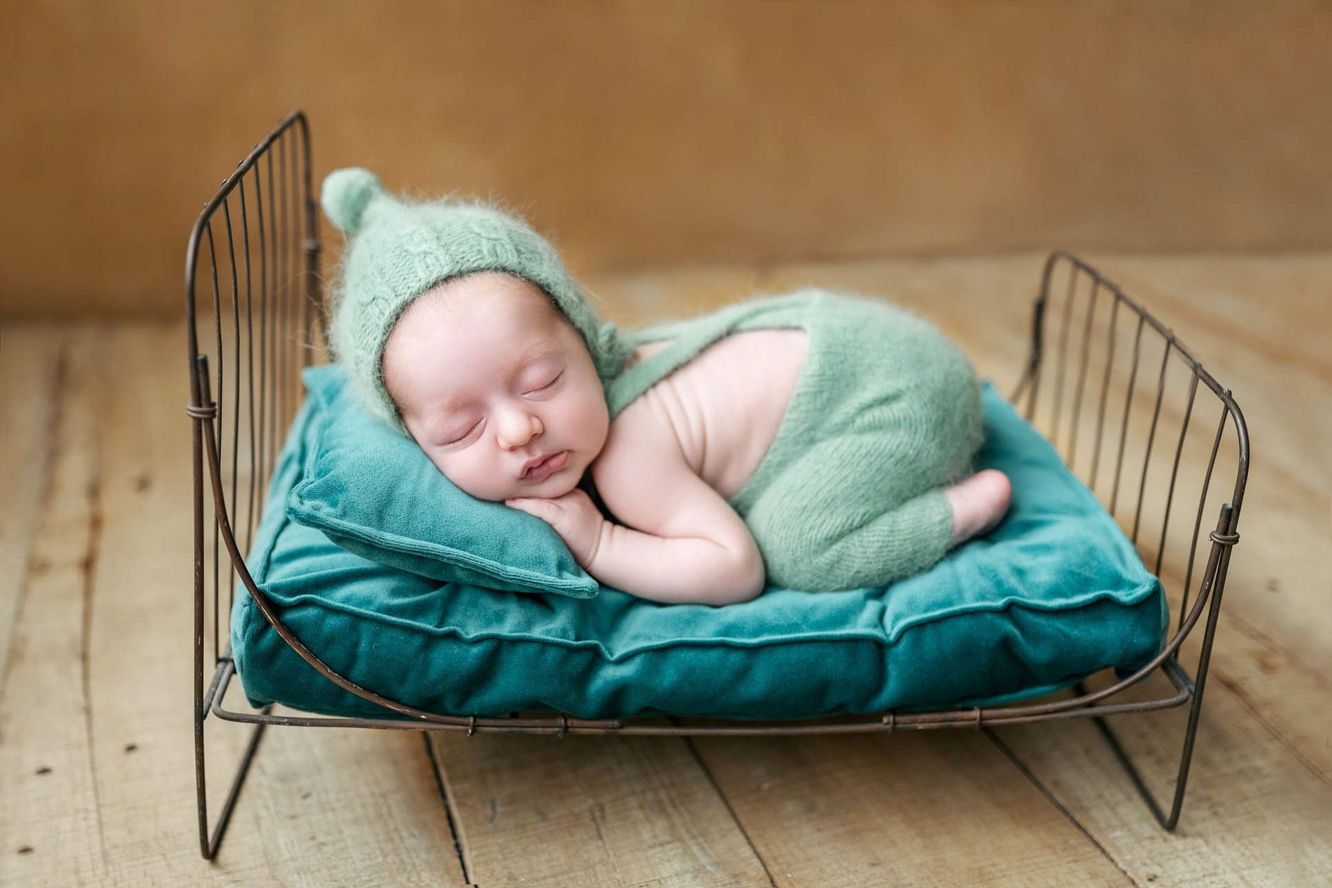 ניו בורן. צילומי הריון, ניו בורן, גיל שנה בראשון לציון -Jenya Rosso Photography