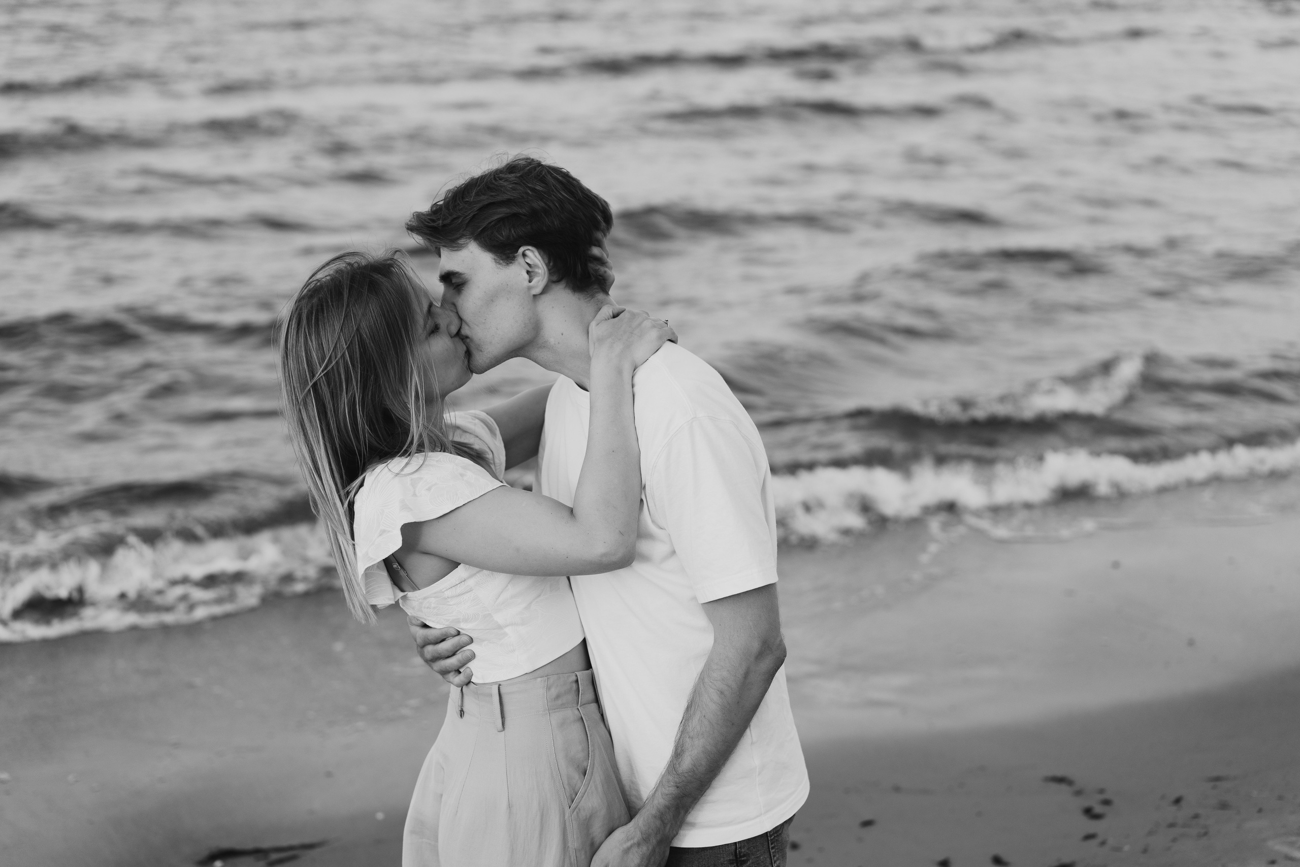 Gracjana i Damian, sesja narzeczeńska nad morzem. Fotograf ślubny & lifestyle Gdańsk, Karolina Baczewska