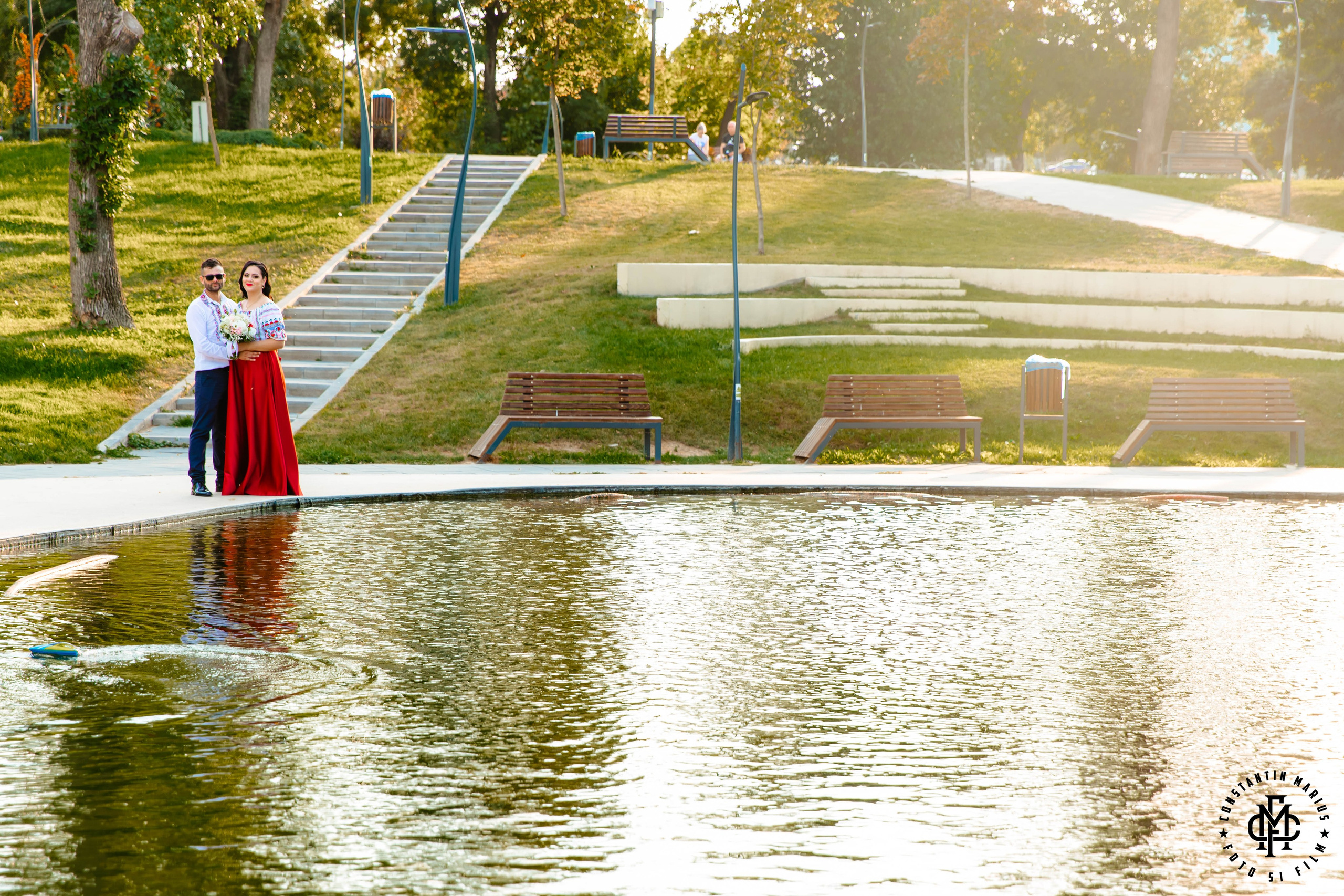 WEDDING PHOTOGRAPHY. DESPRE NOI