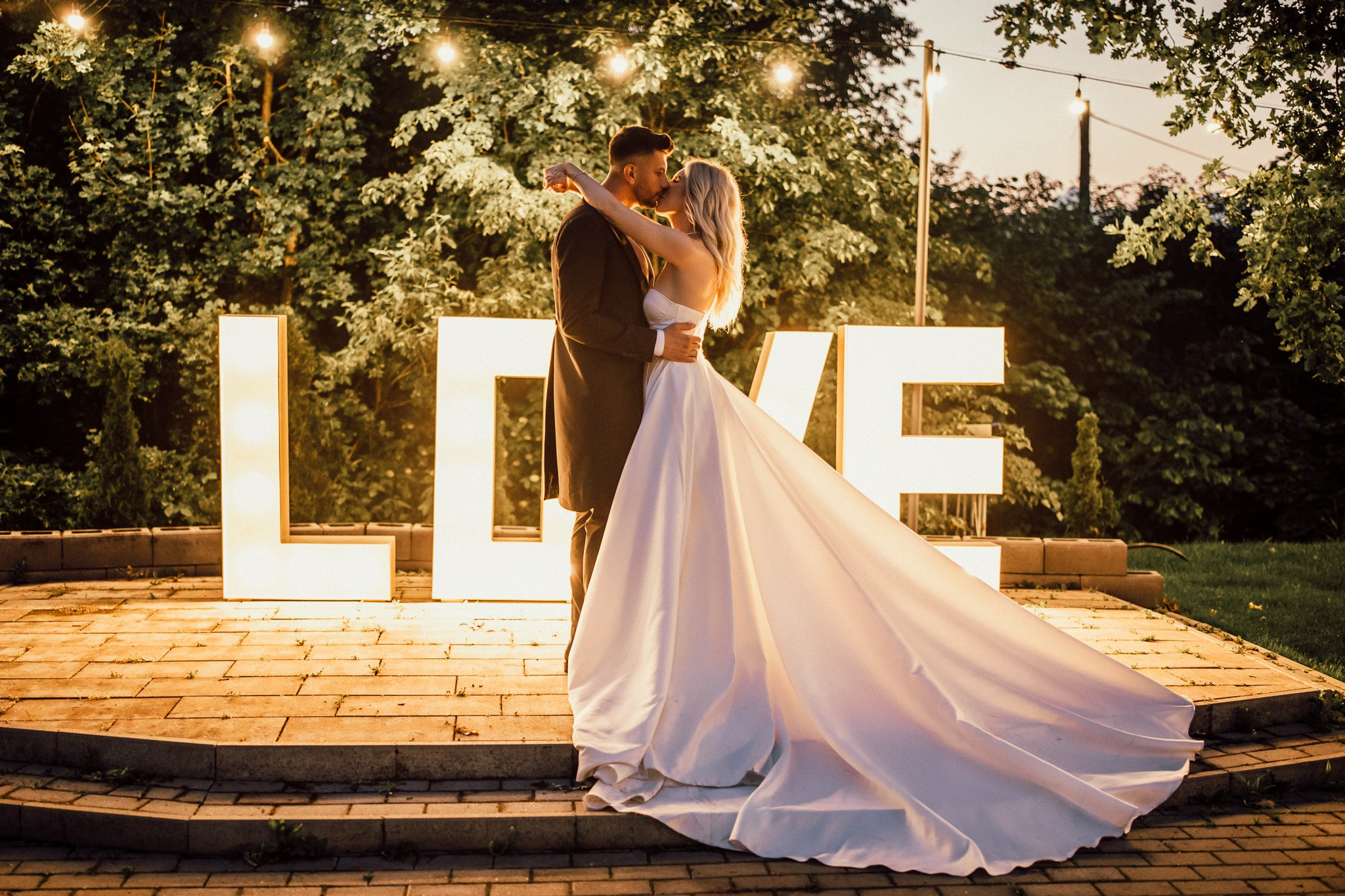 Fotografii de nuntă la Muzeul de artă Cluj-Napoca. Horatiu Fat: Fotograf si Videograf Profesionist Nunta Cluj-Napoca