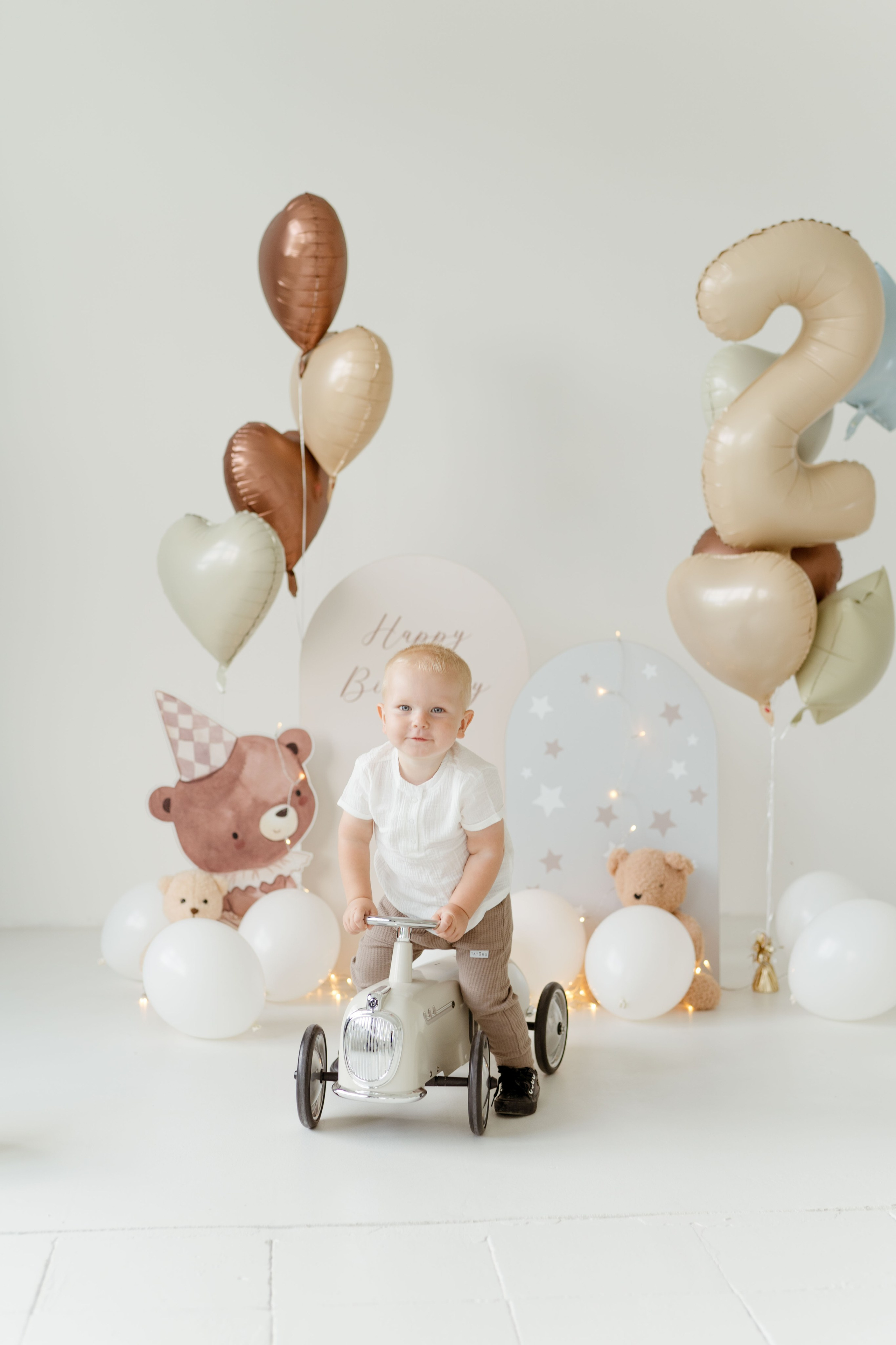 Sesja urodzinowa dziecięca. Fotograf Łódź - sesja ciążowa, noworodkowa, dziecięca. Studio w Łodzi