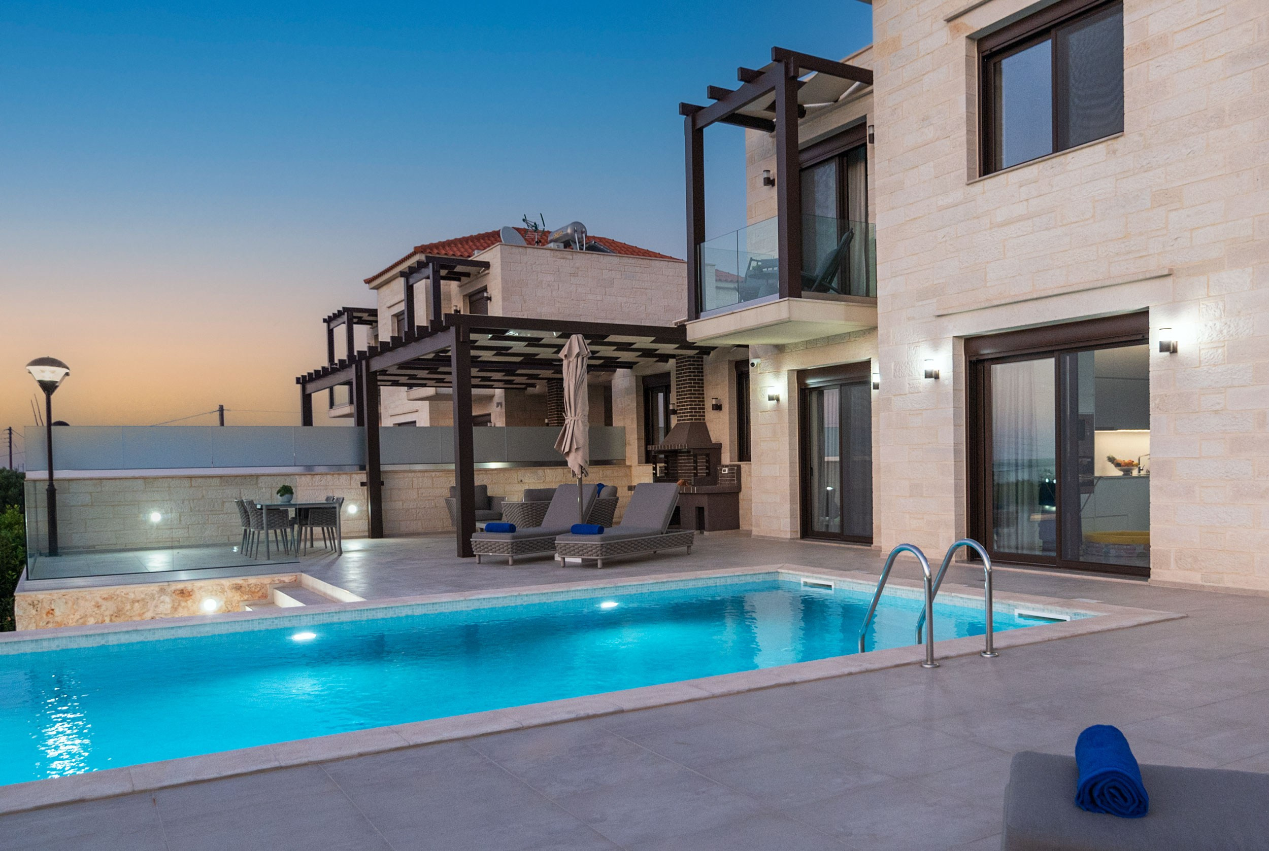 Stone House in Plaka. Photograper in Chania, Crete