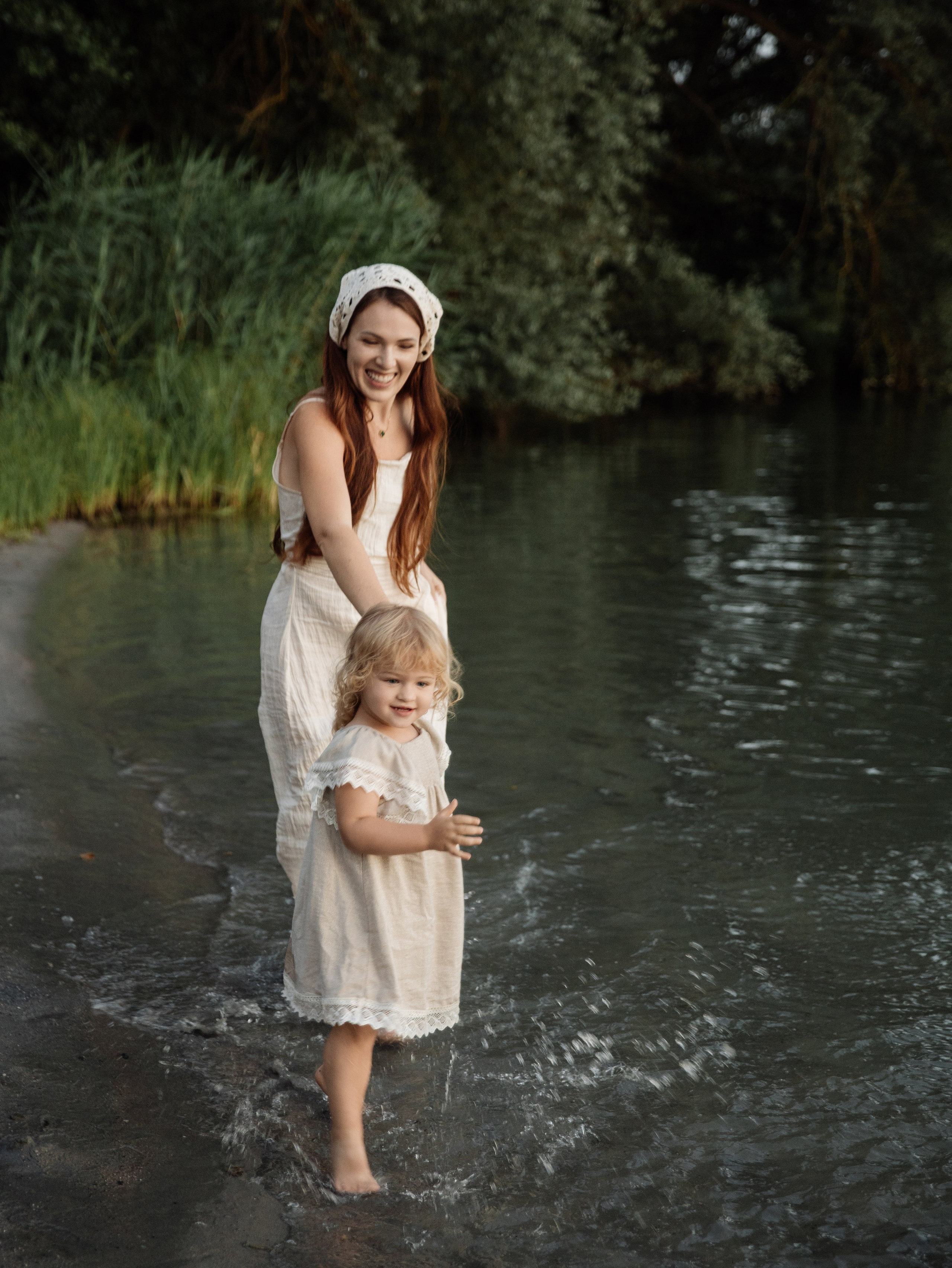 Family (Outdoor). Wedding Photographer