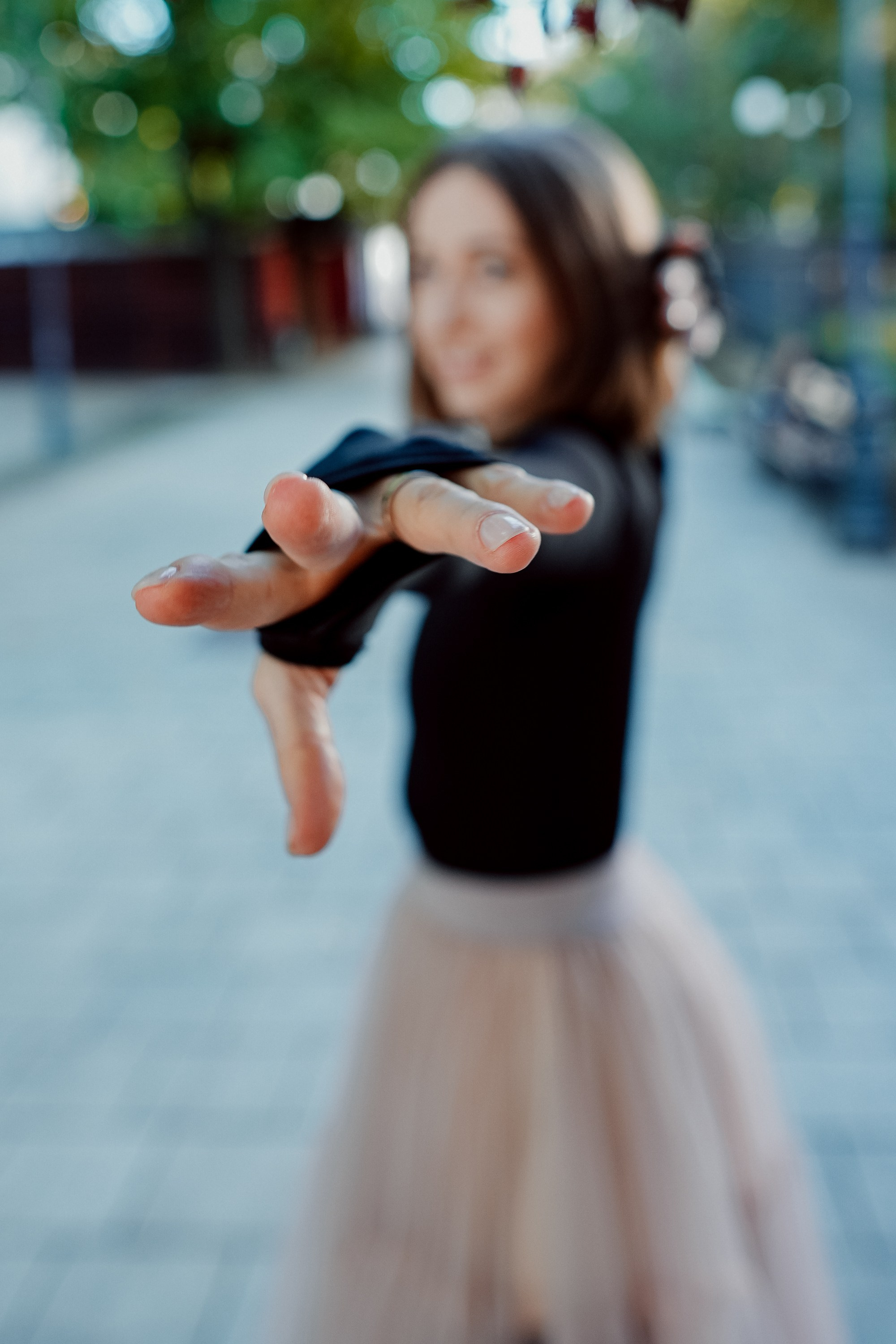 Sunt o Zeita — yoga on street. MARINABUGS