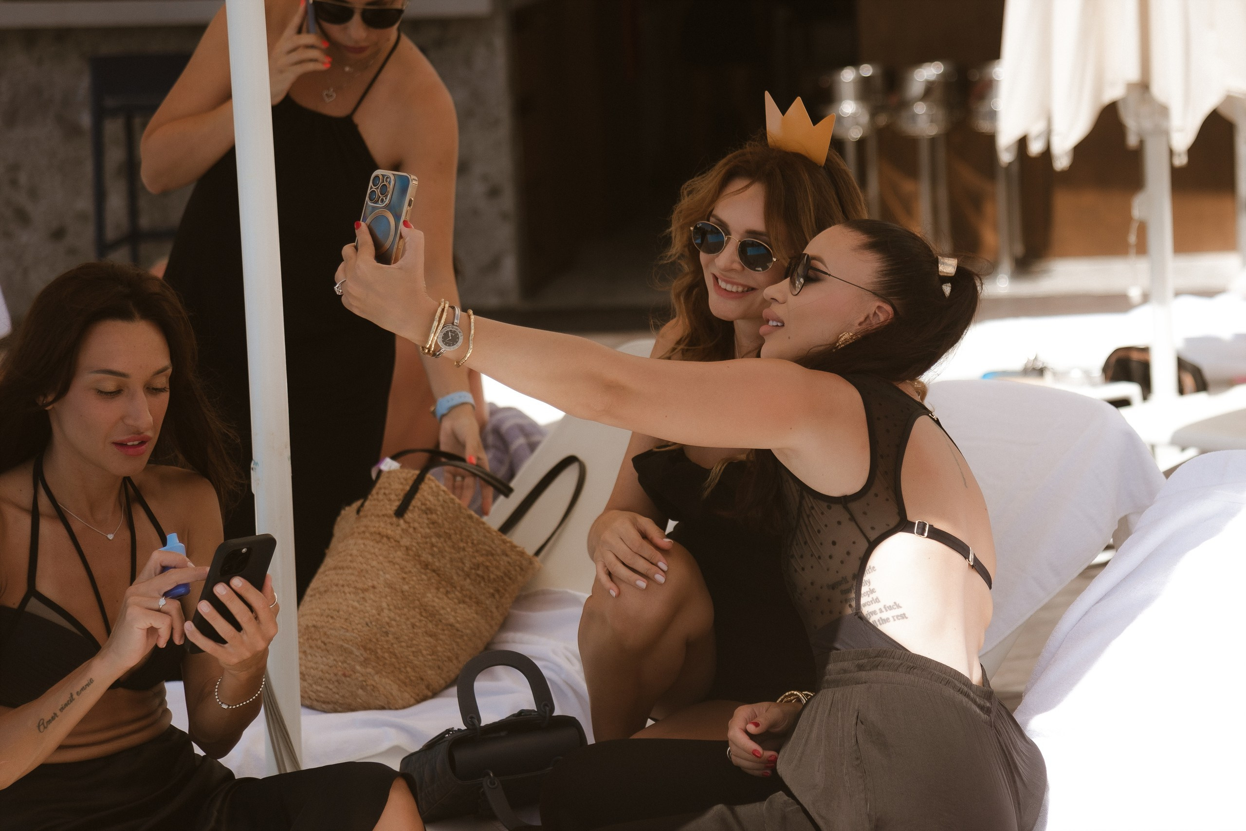 Hen party photographer in Spain — live photos by the pool | Andrey Lukovnikov