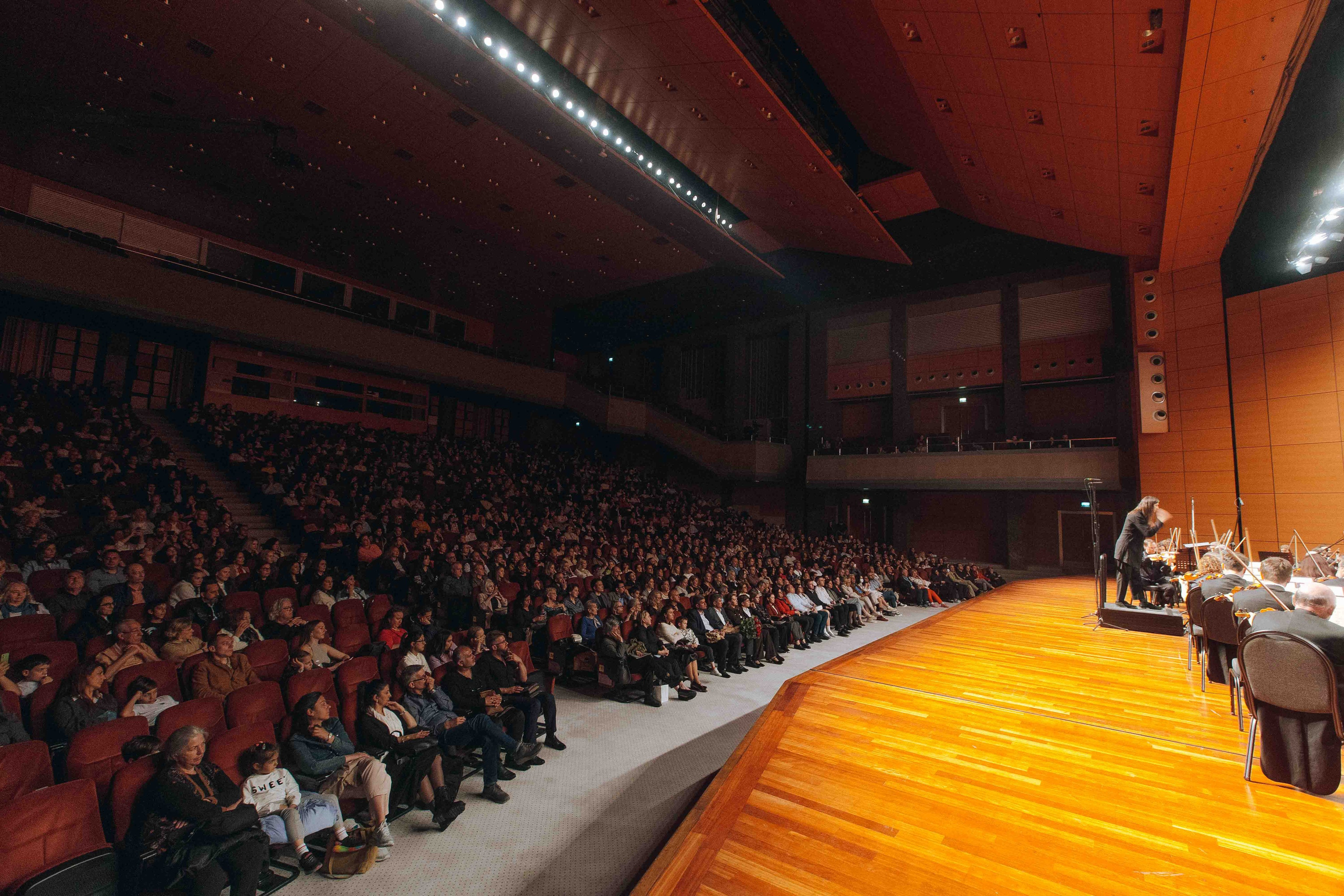 The Tchaikovsky Academic Grand Symphony Orchestra in Istanbul. Wedding&Event photographer Ismail Rzayev in Baku