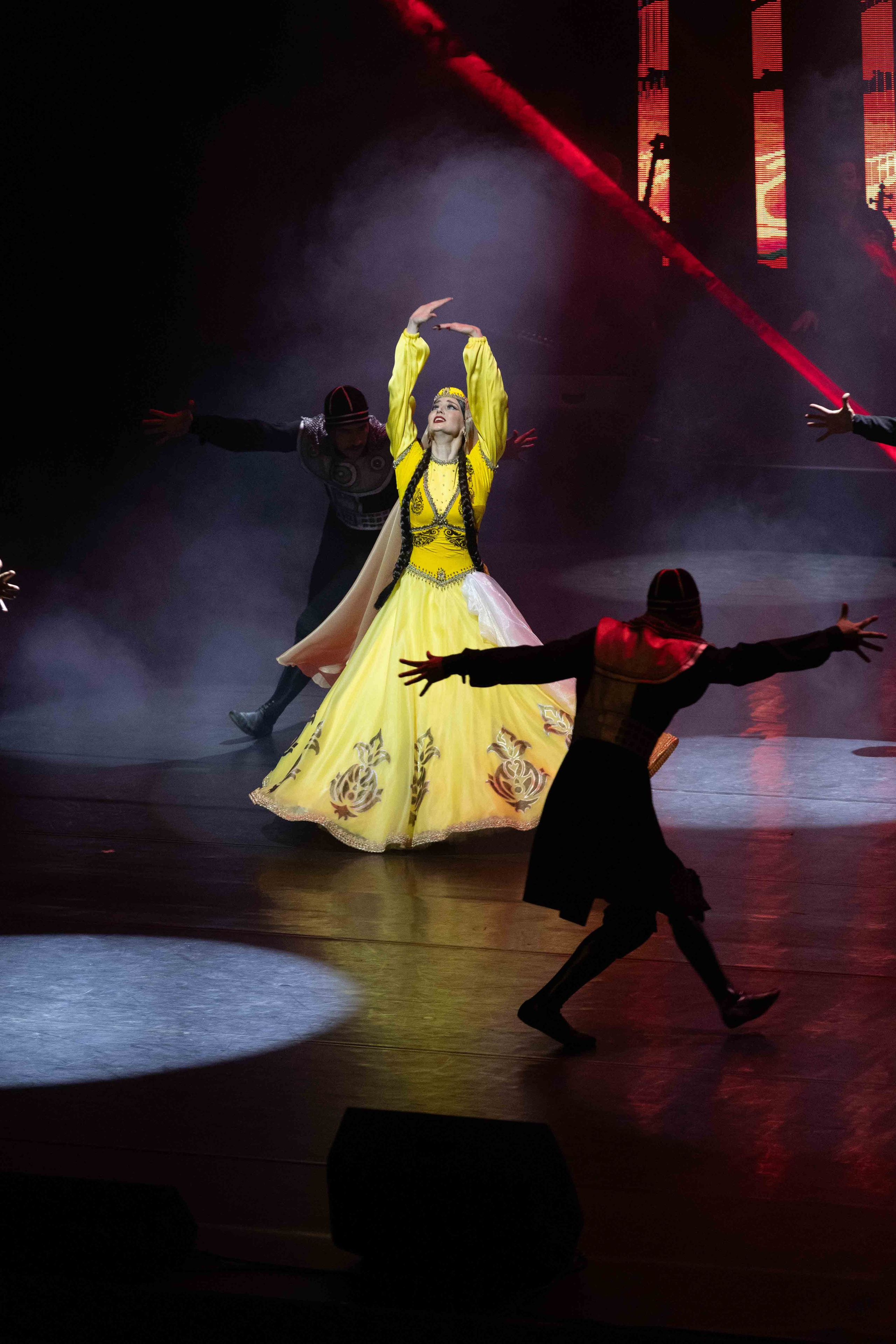 STATE DANCE ENSEMBLE. Wedding&Event photographer Ismail Rzayev in Baku