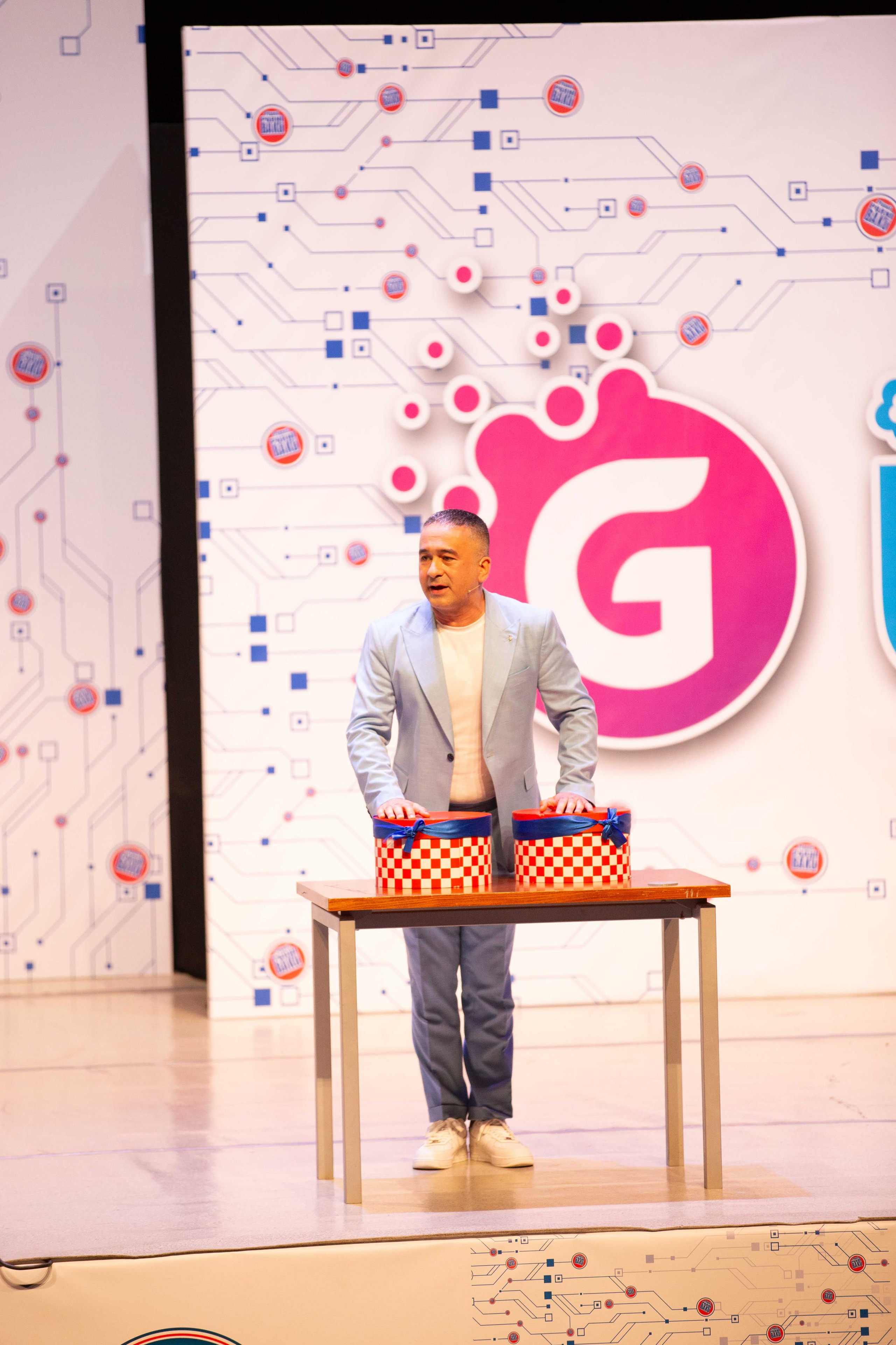 PLANET PARNI IZ BAKU. Wedding&Event photographer Ismail Rzayev in Baku