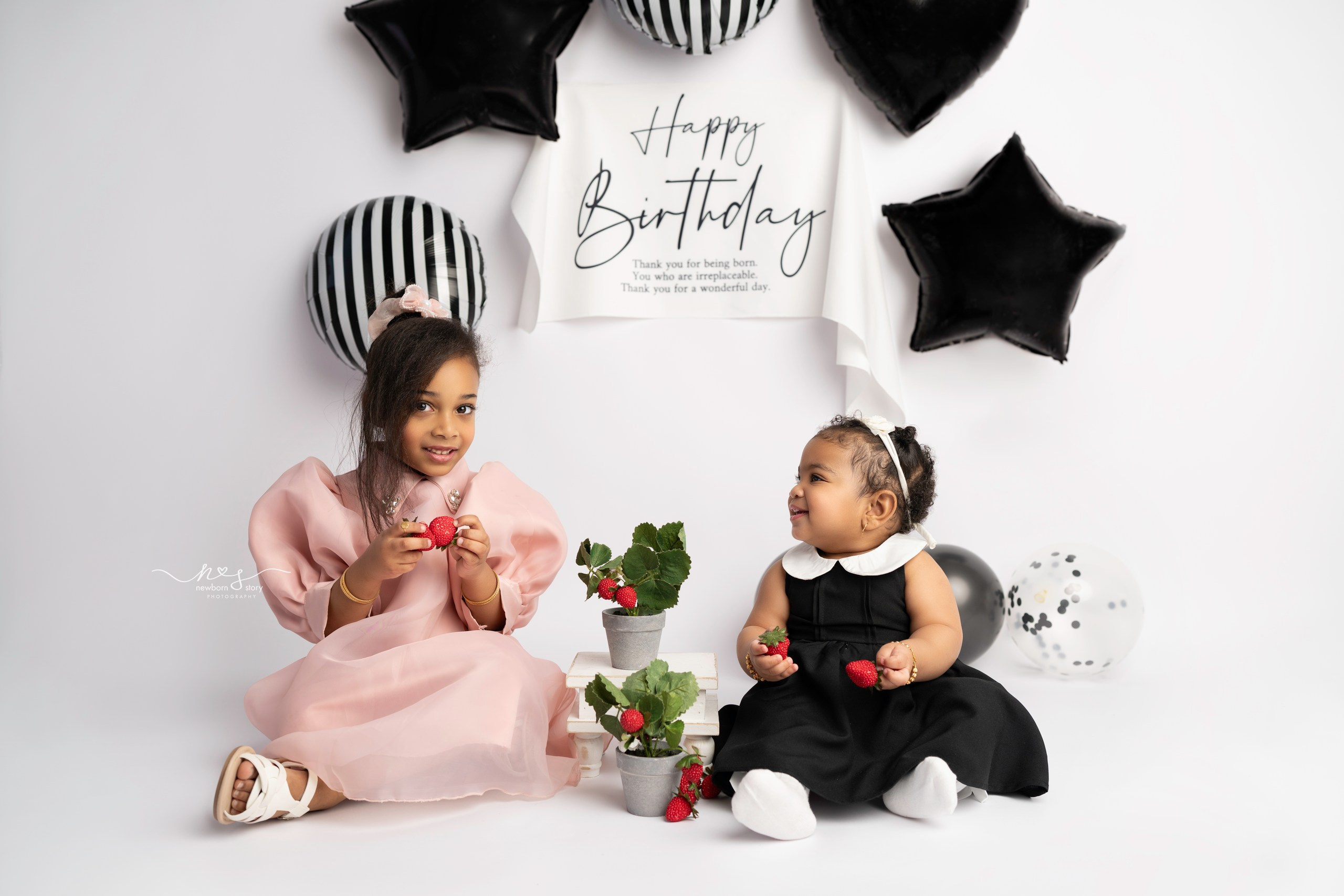 CAKE SMASH PHOTOGRAPHY. Newborn, Sitter and Cake Smash Photographer in Doha, Qatar