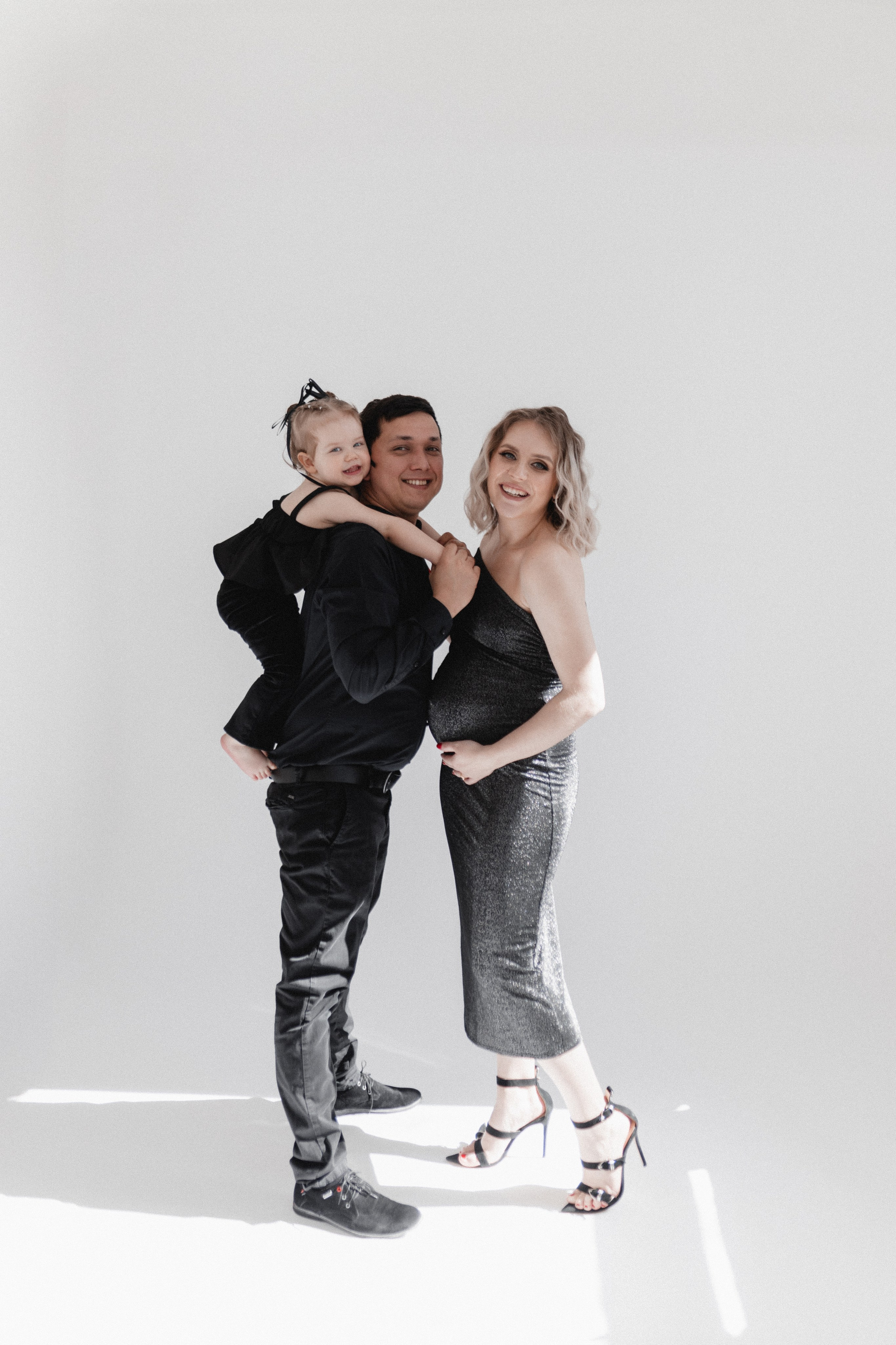 Babybauch Shooting im Fotostudio | Schwangerschaftsfotos in Bochum. Hochzeitsfotografin Bochum | Halyna Reiche Fotografie NRW