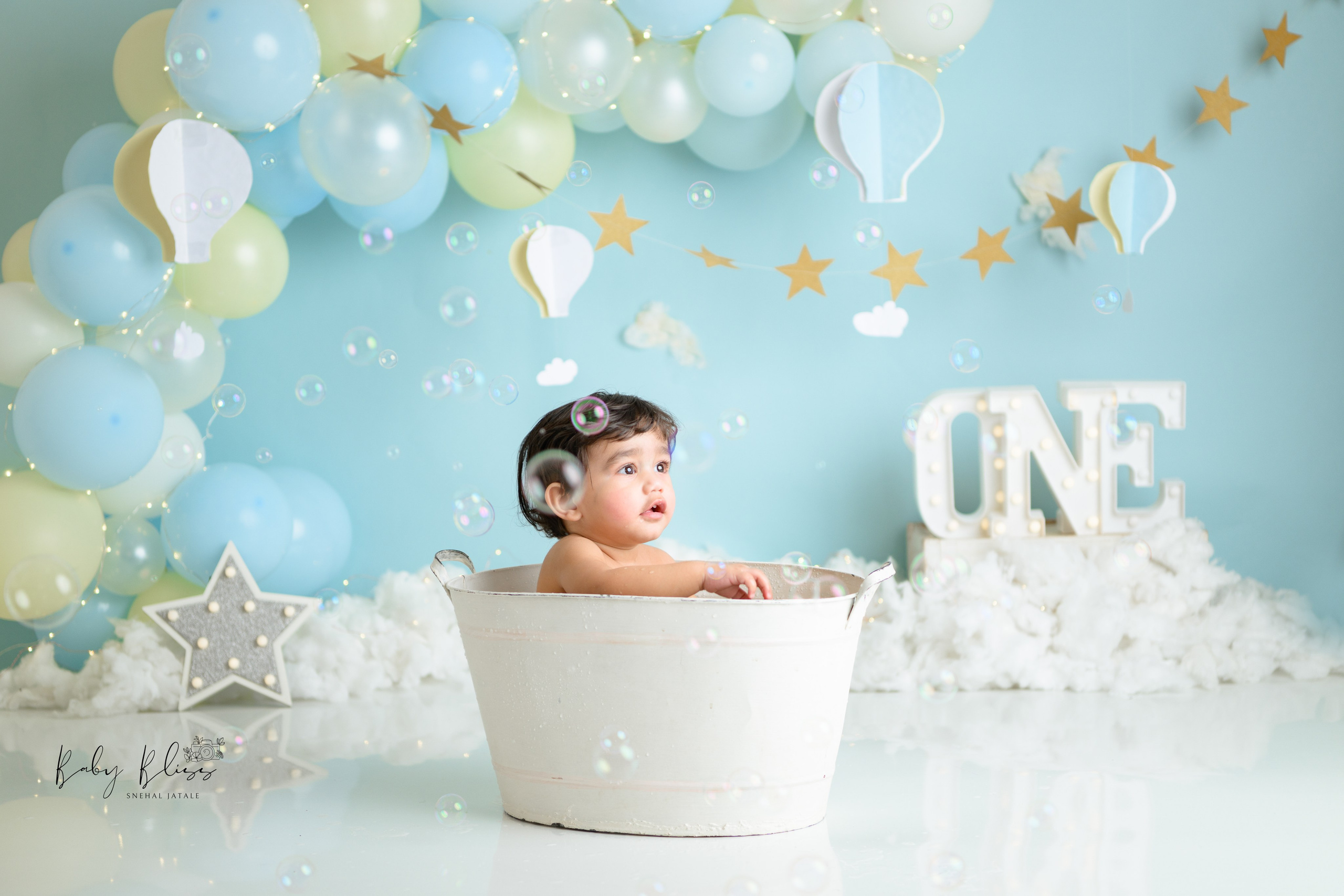 Cake Smash photoshoot in Doha Qatar. Professional themed cake smash photography in Doha, Qatar. Newborn photo session in Doha Qatar, baby, sitter, cake smash, pre-birthday, maternity, family photographer in Doha, Qatar